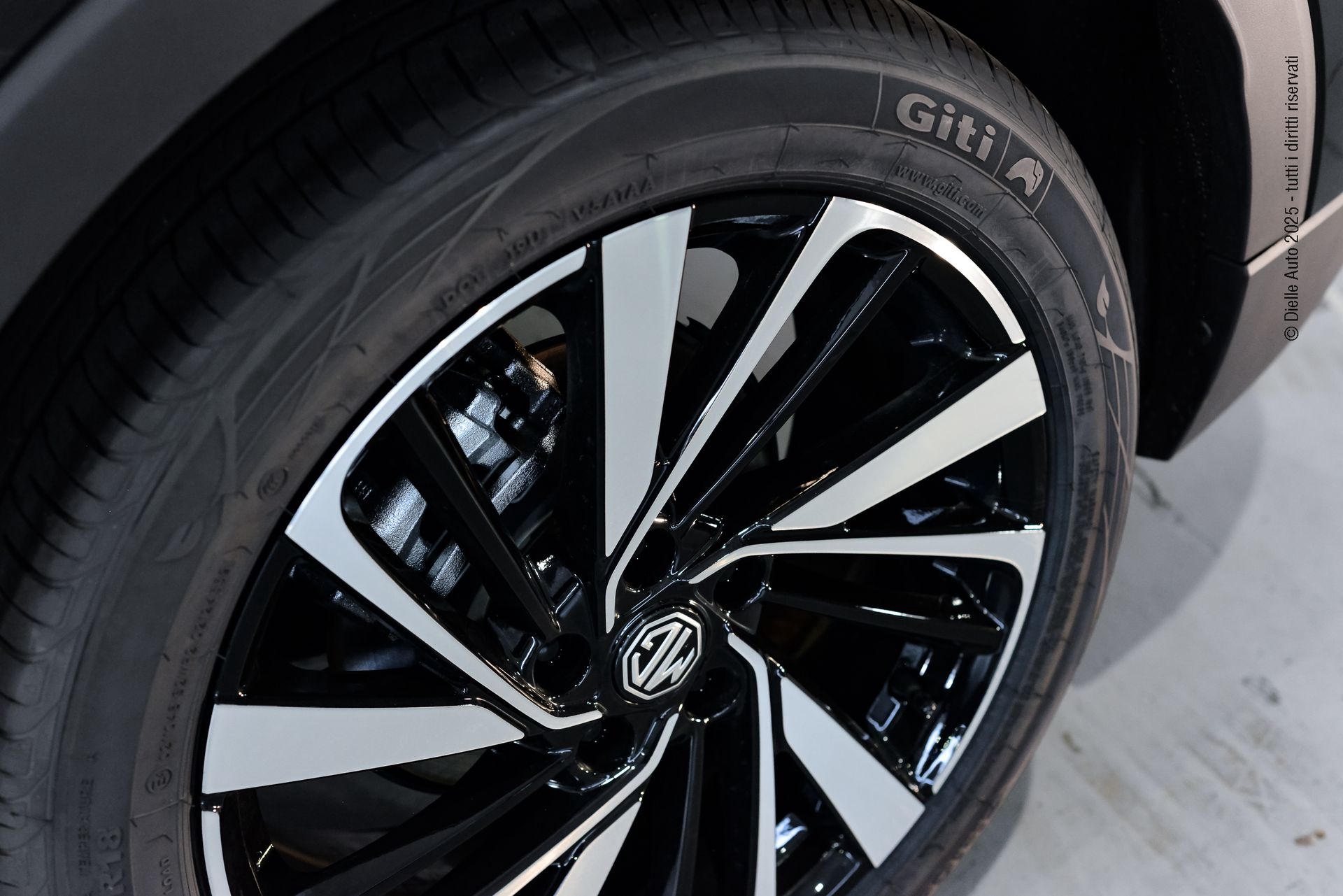 Mg ZS 1.5 hybrid+ Luxury auto