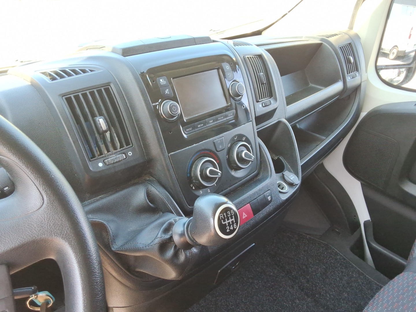 Peugeot Boxer 333 2.2 bluehdi 140cv S&S L2H2