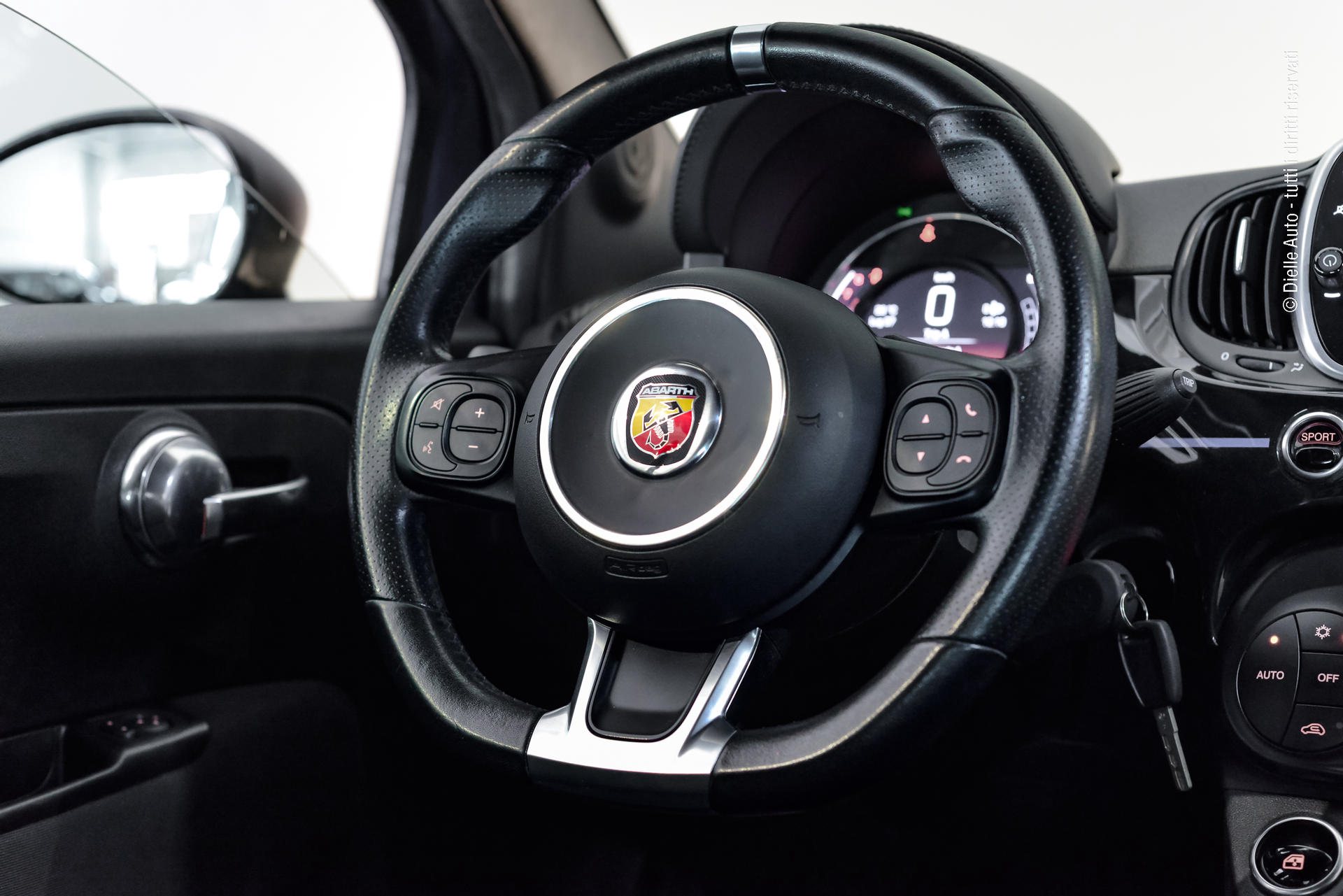 Abarth 595 1.4 t-jet Monster Energy Yamaha 165cv *One of 2000*