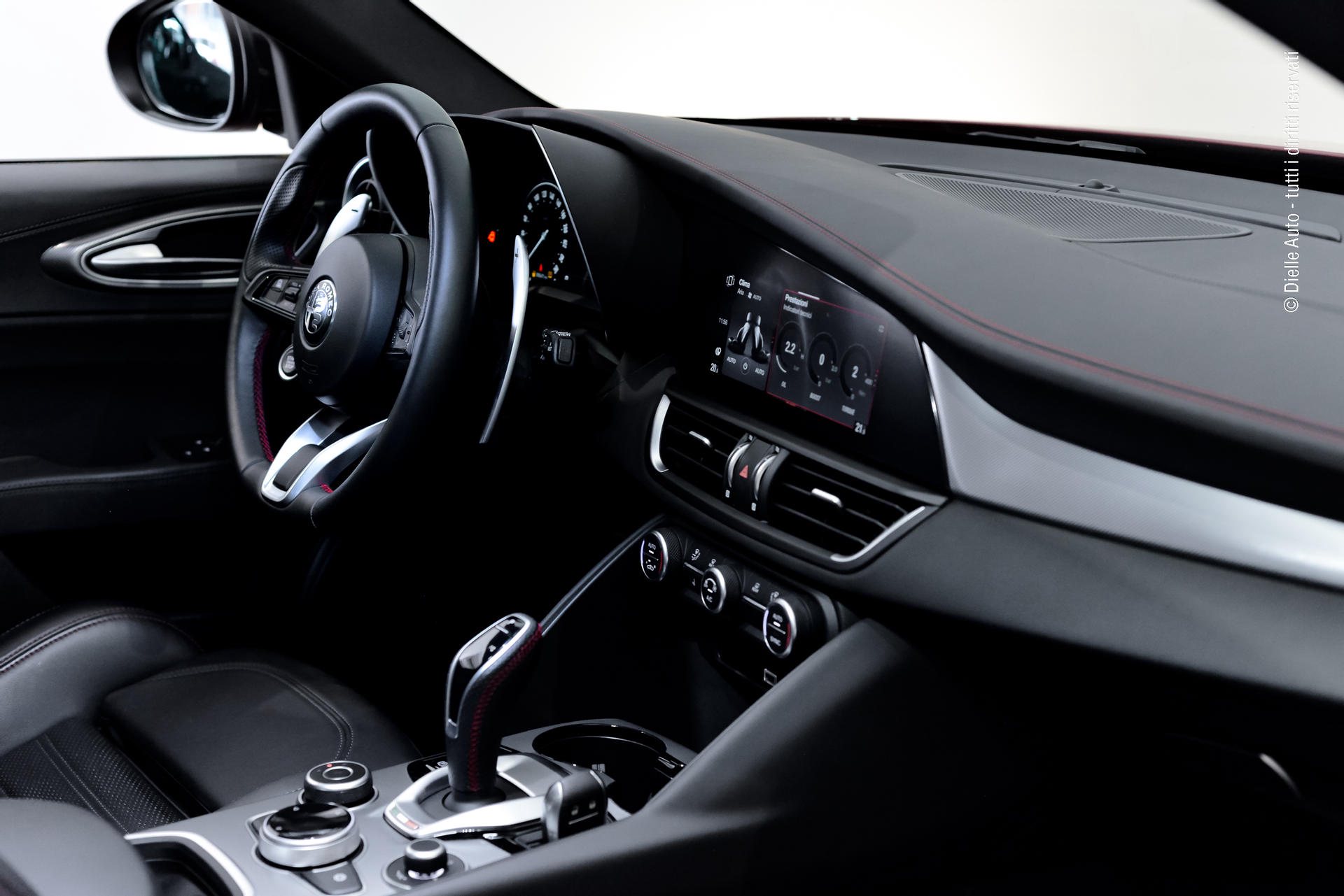 Alfa Romeo Giulia 2.0 t Competizione Q4 280cv auto