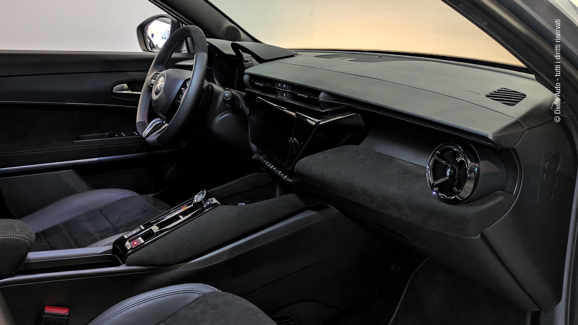 Alfa Romeo Junior 1.2 ibrida Q4 Intensa 145cv edct6