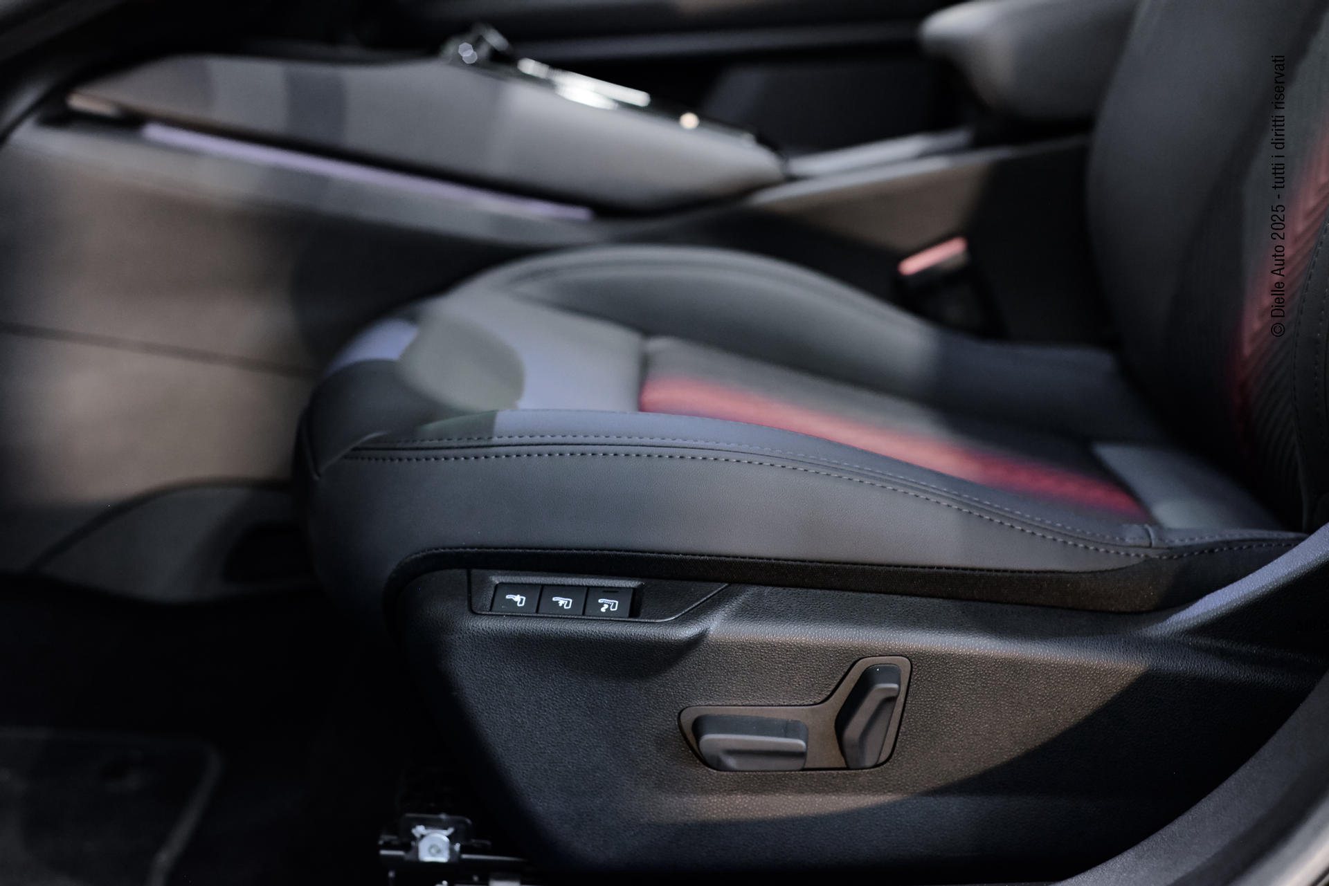 Alfa Romeo Junior 1.2 ibrida Speciale 136cv edct6 con tetto in vetro + techno pack