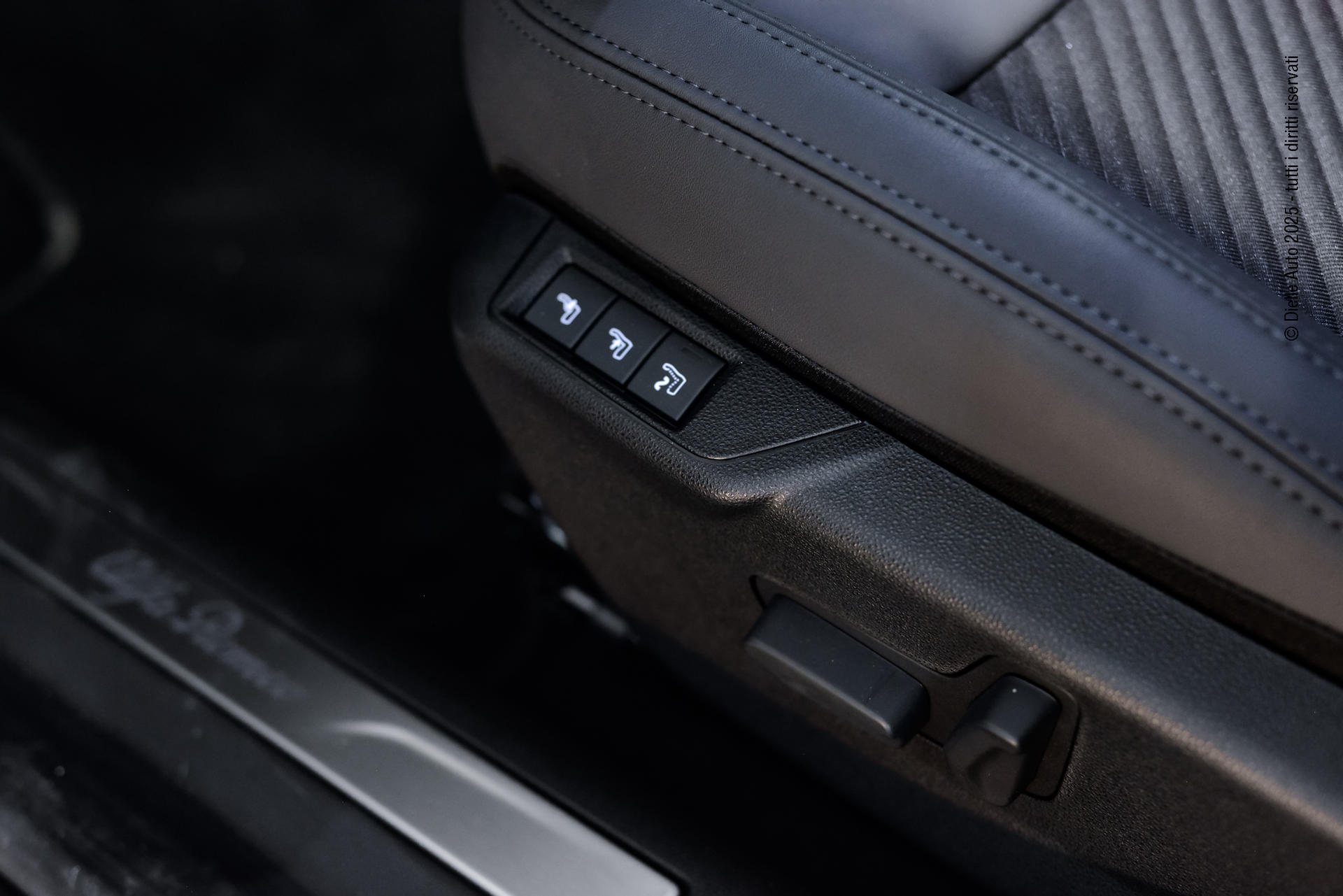 Alfa Romeo Junior 1.2 ibrida Speciale 136cv edct6 con tetto in vetro + techno pack