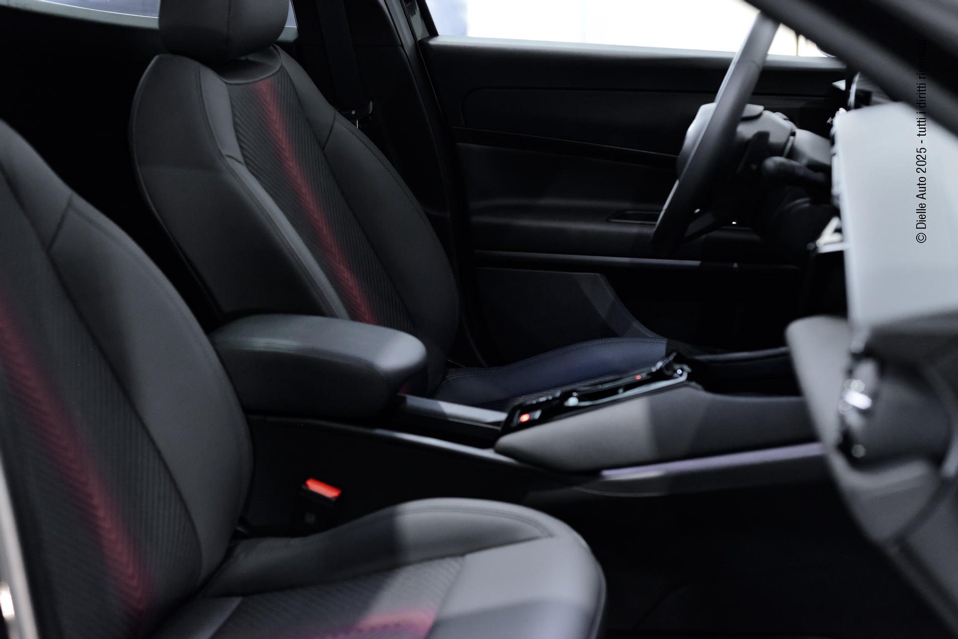 Alfa Romeo Junior 1.2 ibrida Speciale 136cv edct6 con tetto in vetro + techno pack