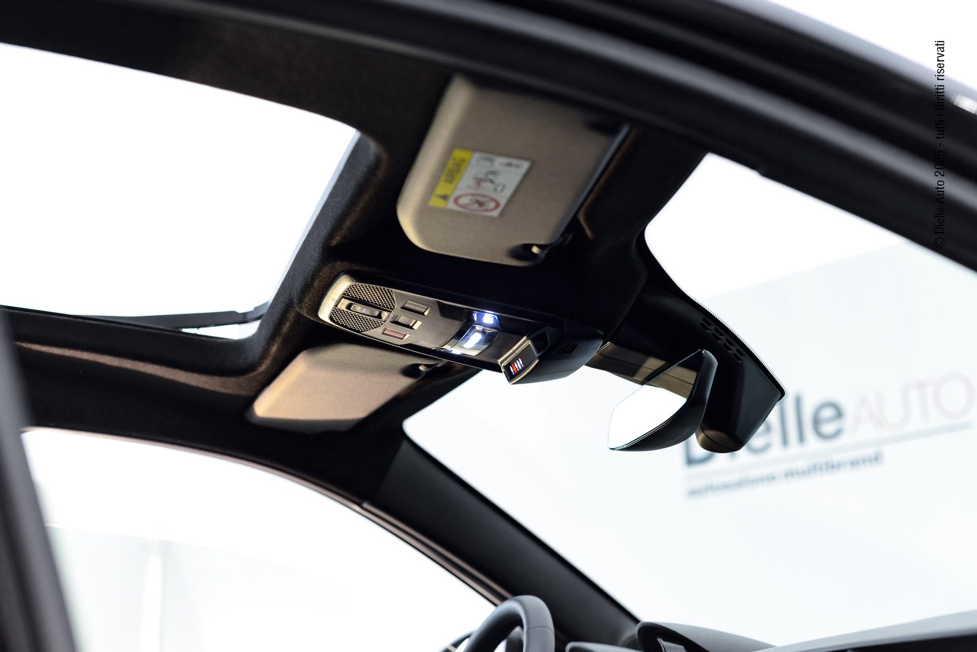 Alfa Romeo Junior 1.2 ibrida Speciale 136cv edct6 con tetto in vetro + techno pack