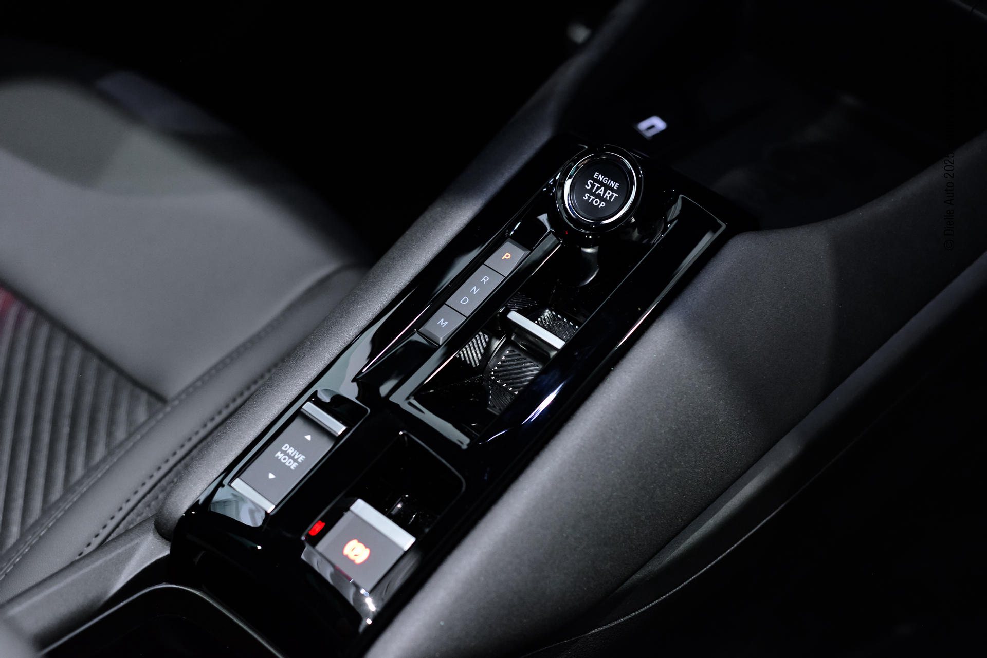 Alfa Romeo Junior 1.2 ibrida Speciale 136cv edct6 con tetto in vetro + techno pack