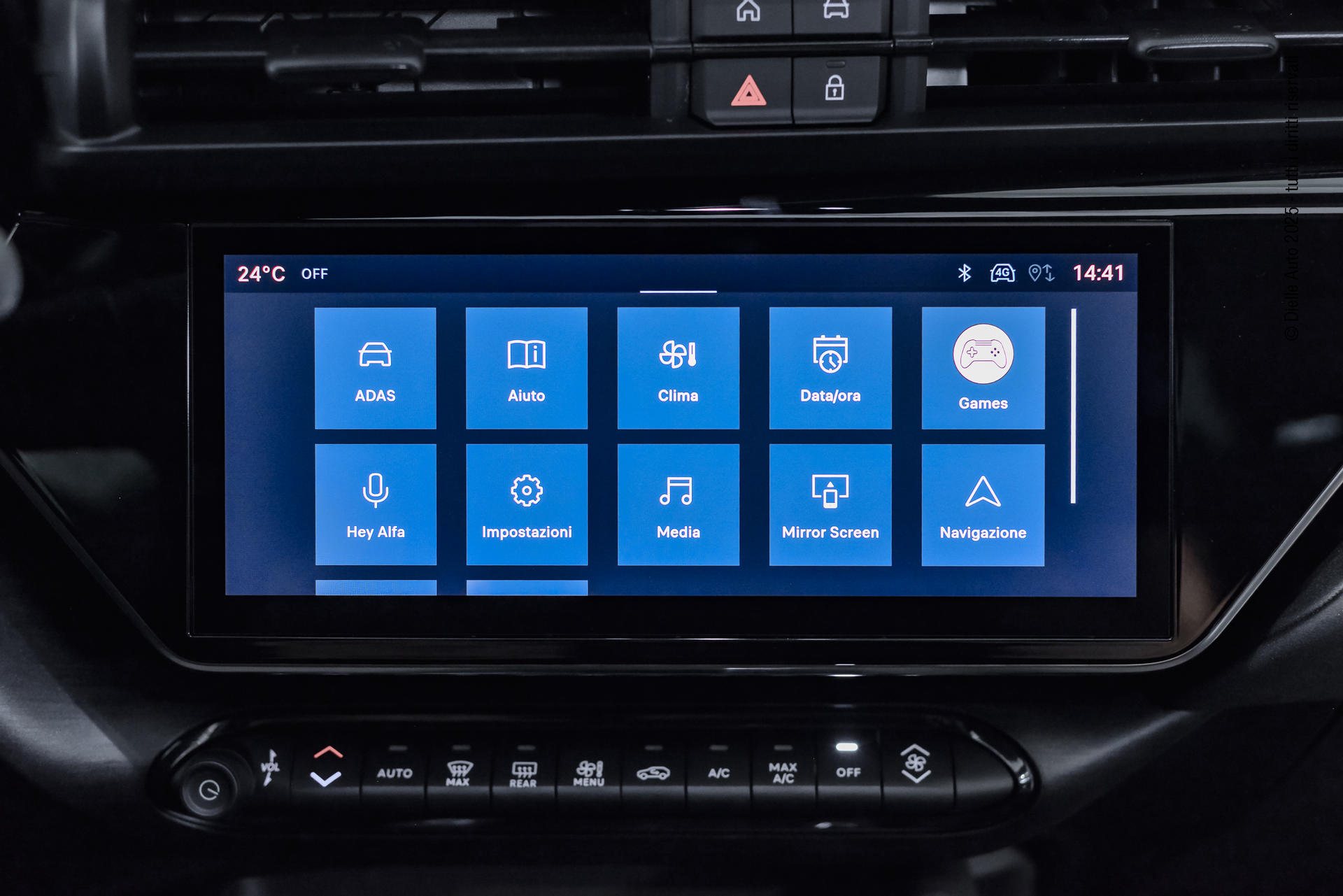 Alfa Romeo Junior 1.2 ibrida Speciale 136cv edct6 con tetto in vetro + techno pack