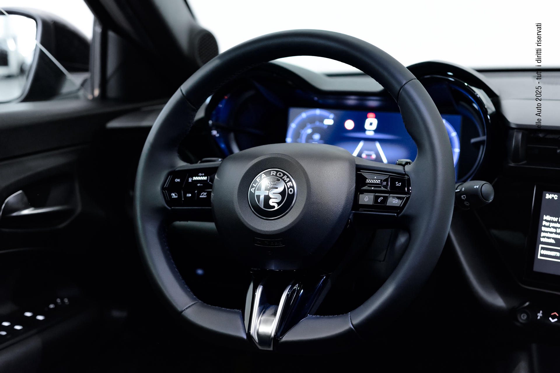 Alfa Romeo Junior 1.2 ibrida Speciale 136cv edct6 con tetto in vetro + techno pack