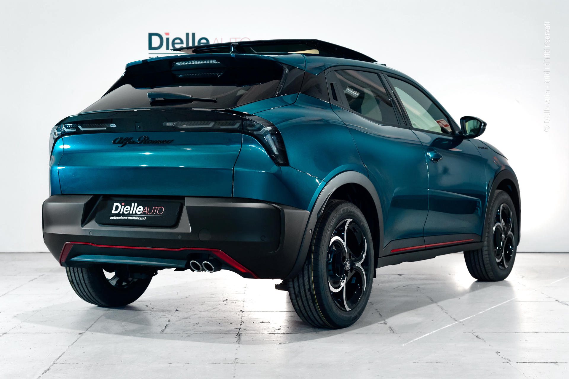 Alfa Romeo Junior 1.2 ibrida Speciale 136cv edct6 con tetto in vetro + techno pack