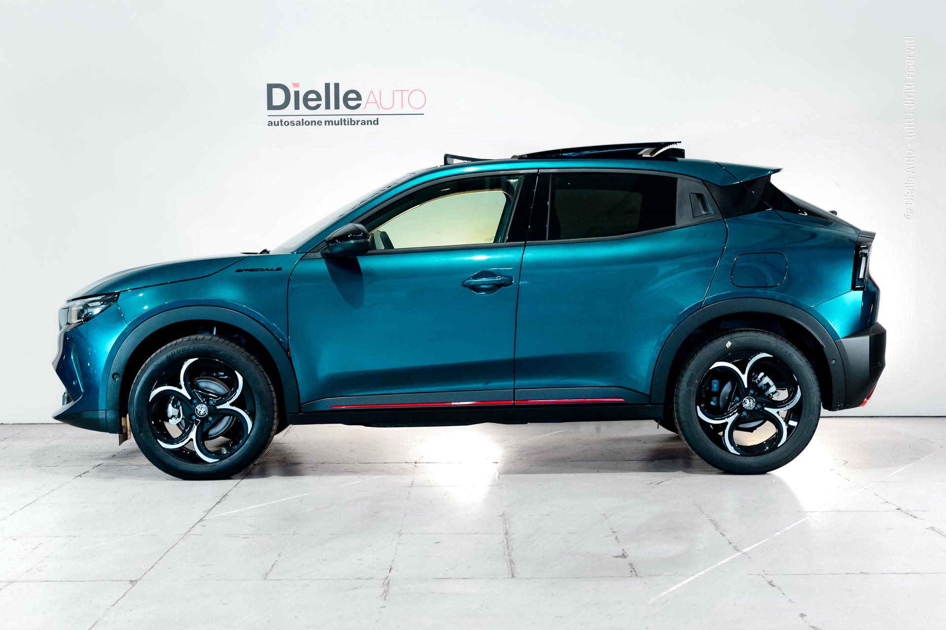 Alfa Romeo Junior 1.2 ibrida Speciale 136cv edct6 con tetto in vetro + techno pack