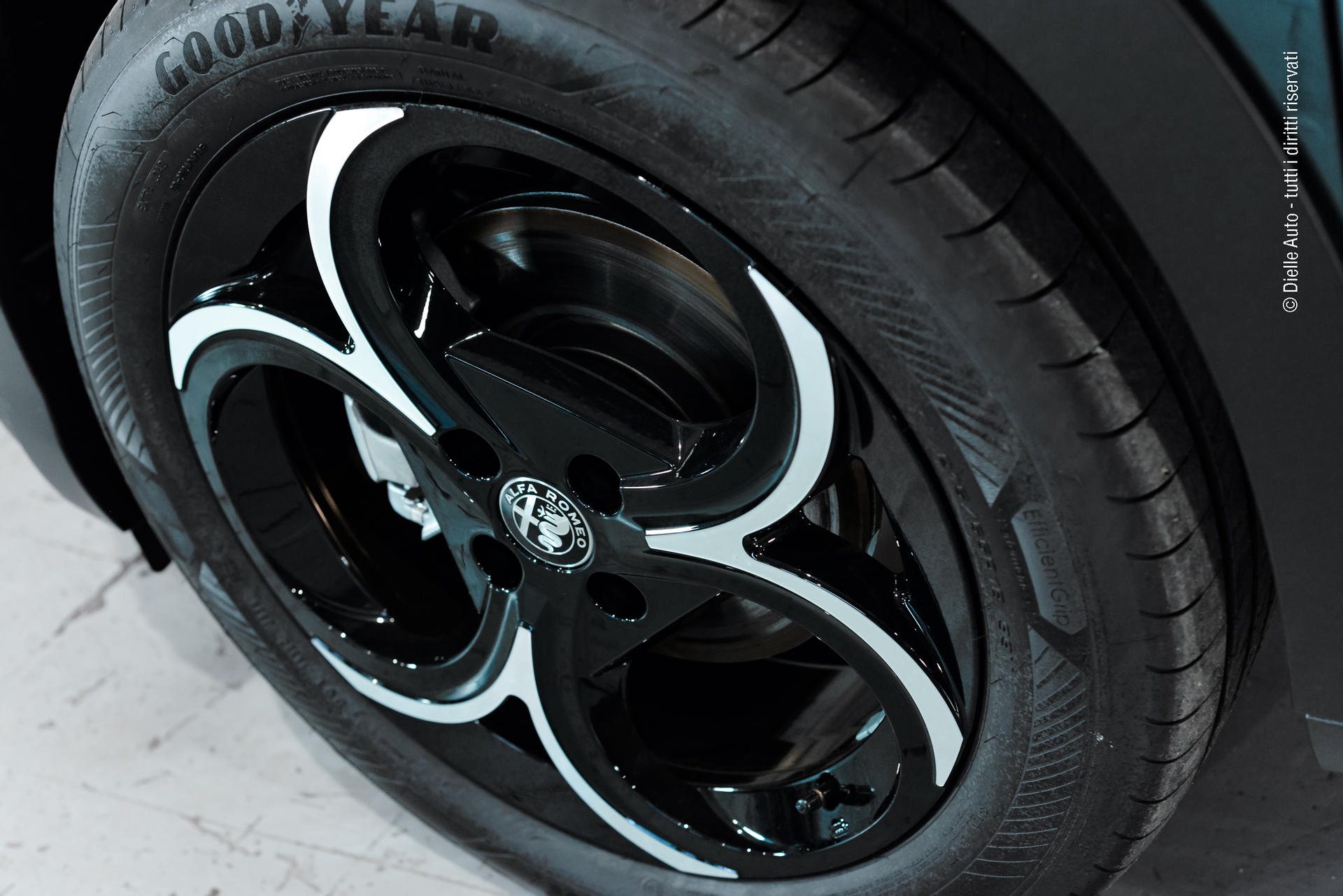 Alfa Romeo Junior 1.2 ibrida Speciale 136cv edct6 con tetto in vetro + techno pack