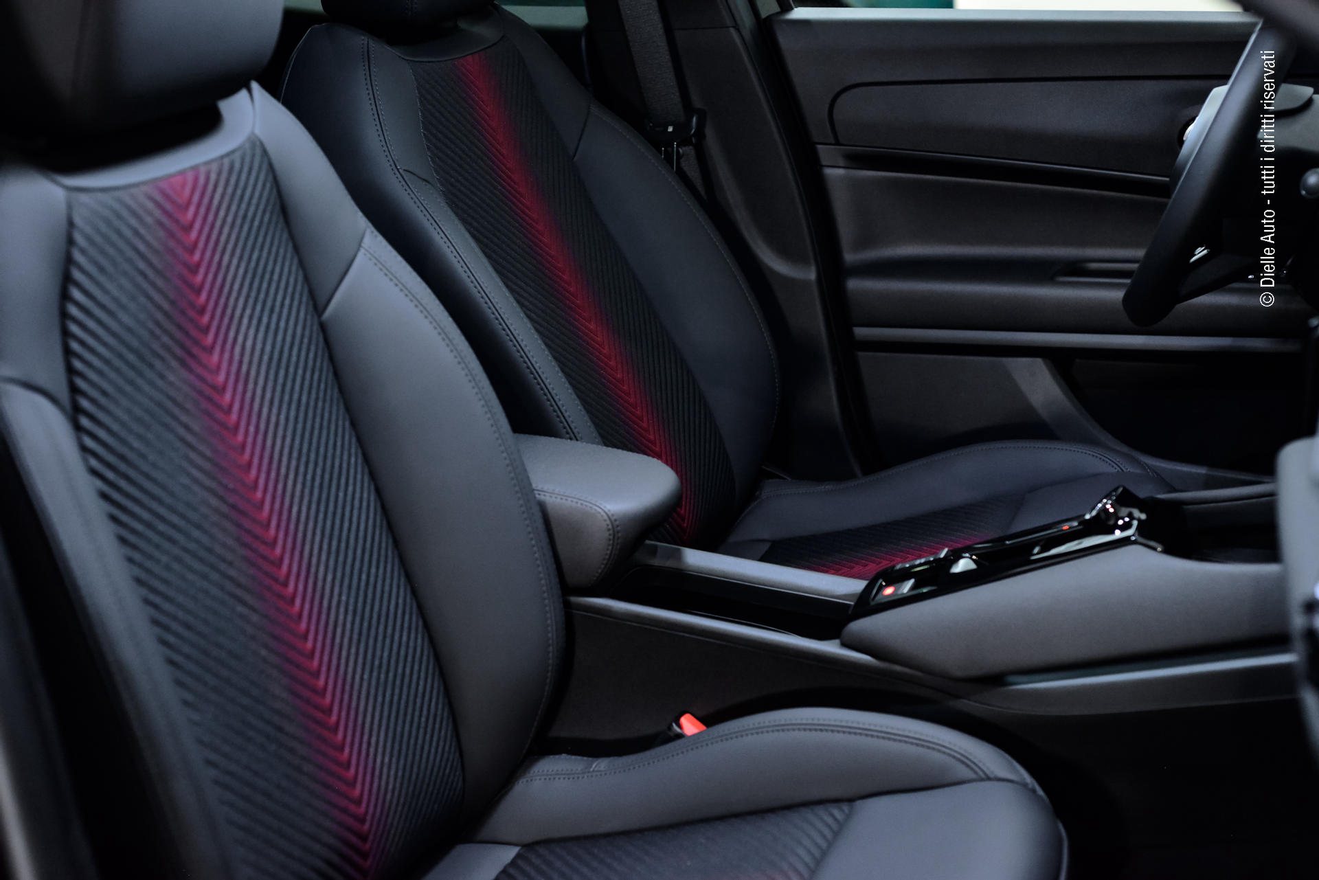 Alfa Romeo Junior 1.2 ibrida Ti 145cv edct6 + PACK TECHNO + cerchi LEGA 18"