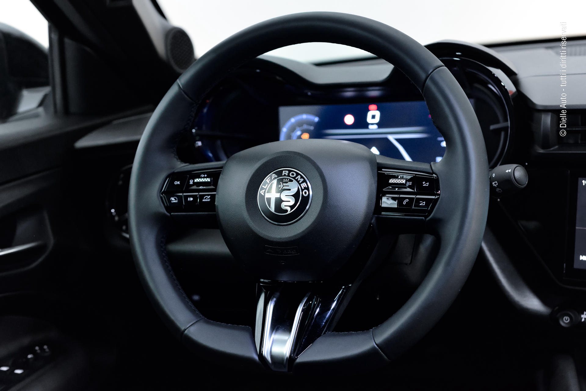 Alfa Romeo Junior 1.2 ibrida Ti 145cv edct6 + PACK TECHNO + cerchi LEGA 18"