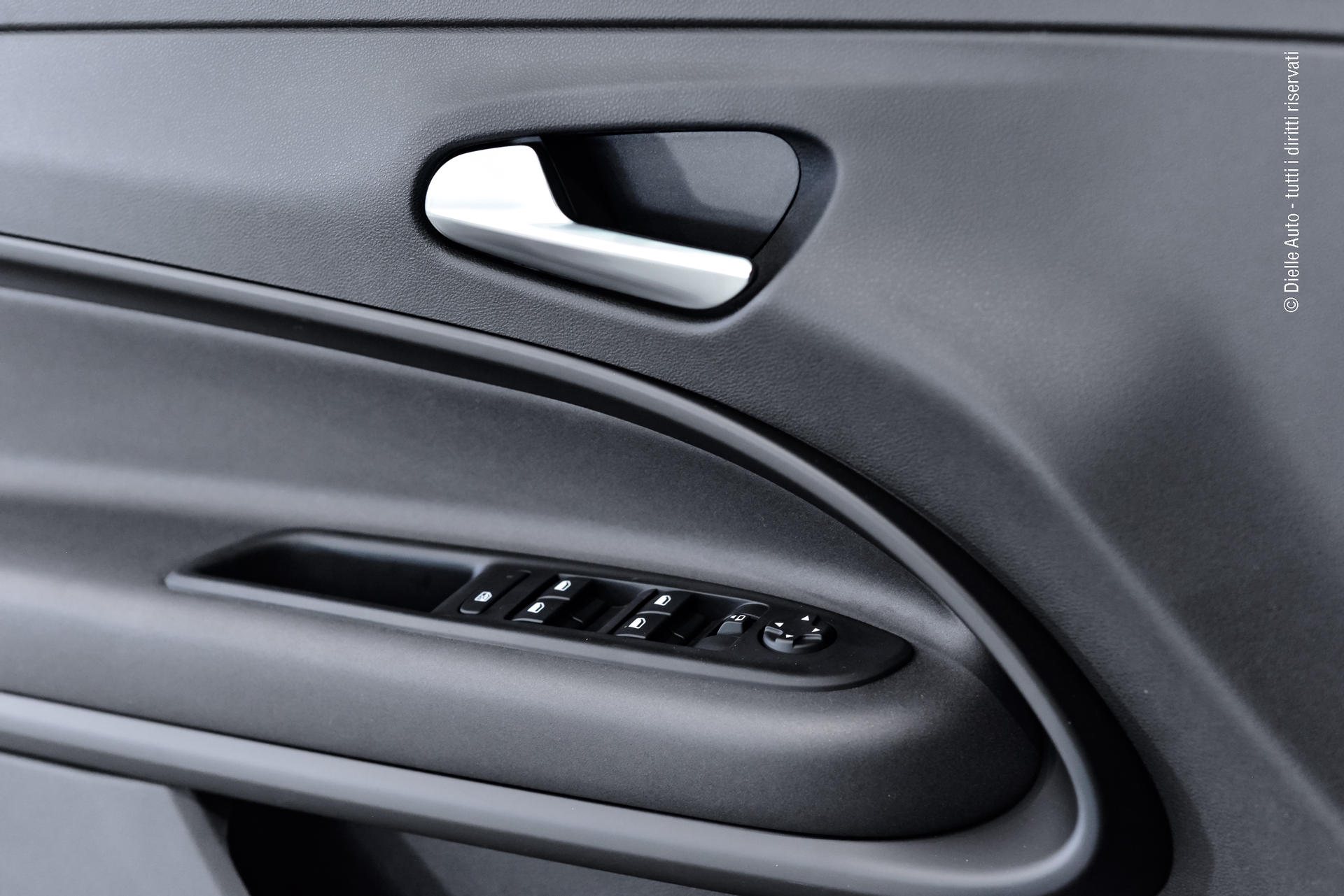 Alfa Romeo Junior 1.2 ibrida Ti 145cv edct6 + PACK TECHNO + cerchi LEGA 18"