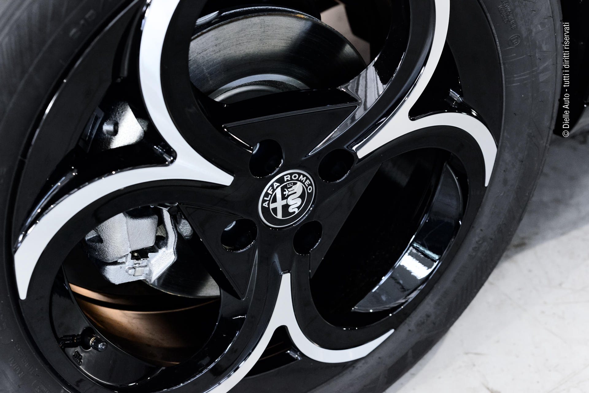 Alfa Romeo Junior 1.2 ibrida Ti 145cv edct6 + PACK TECHNO + cerchi LEGA 18"