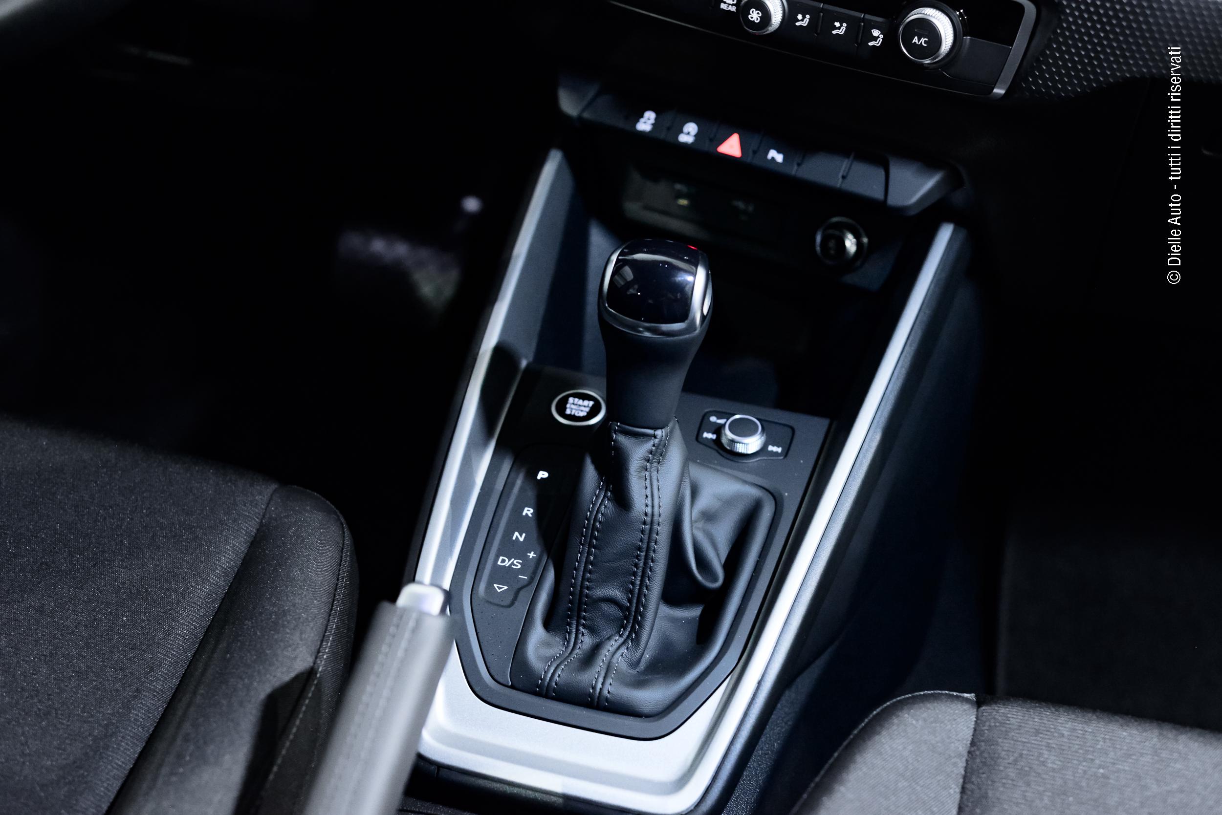 Audi A1 allstreet 30 1.0 tfsi Identity Contrast 116cv s tronic