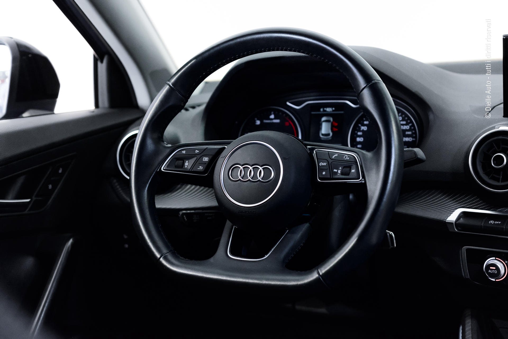 Audi Q2 35 2.0 tdi Business Design 150cv pack black