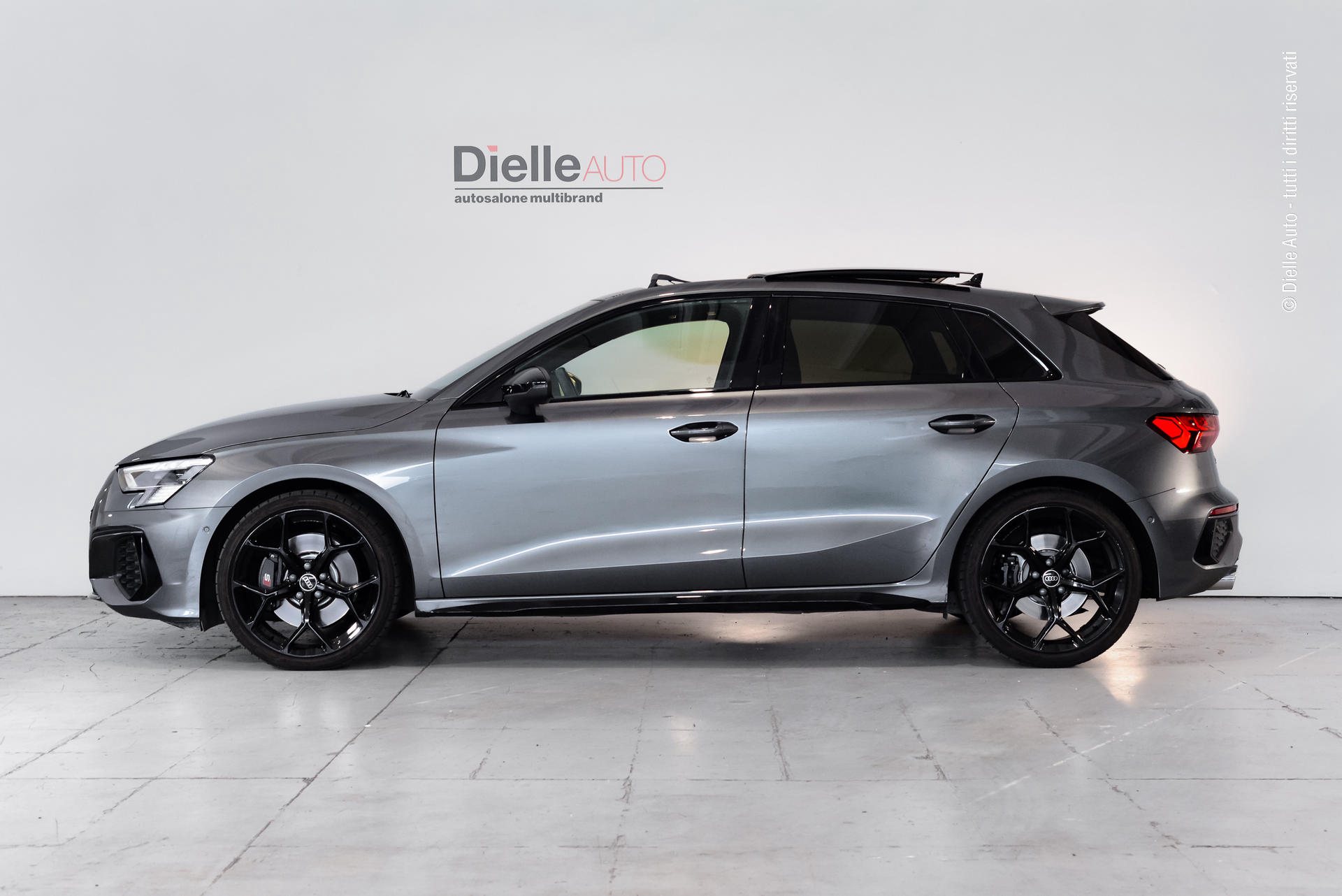 Audi S3 Sportback 2.0 tfsi Sport Attitude quattro s-tronic *tetto in vetro e fari matrix*