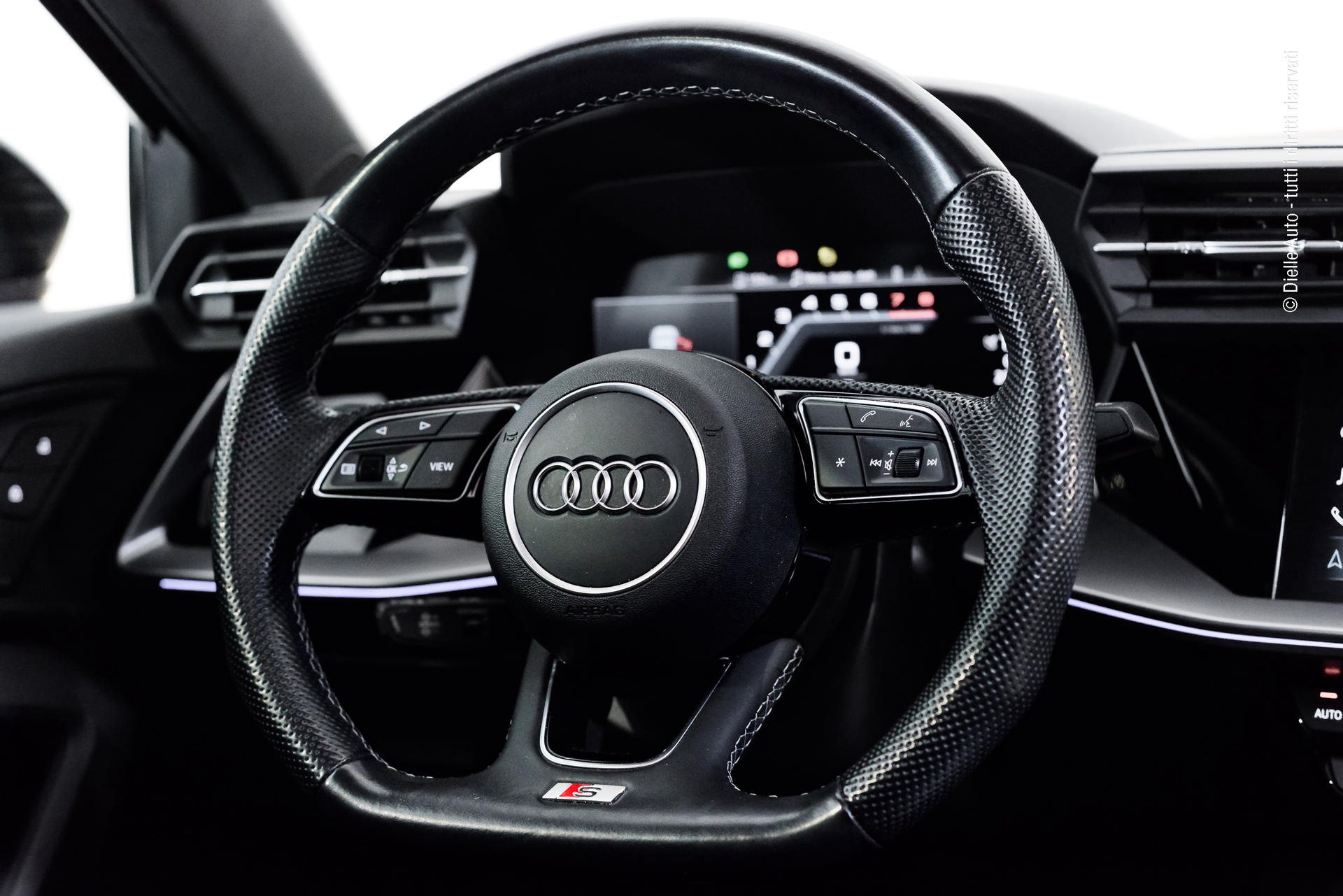 Audi S3 Sportback 2.0 tfsi Sport Attitude quattro s-tronic *tetto in vetro e fari matrix*