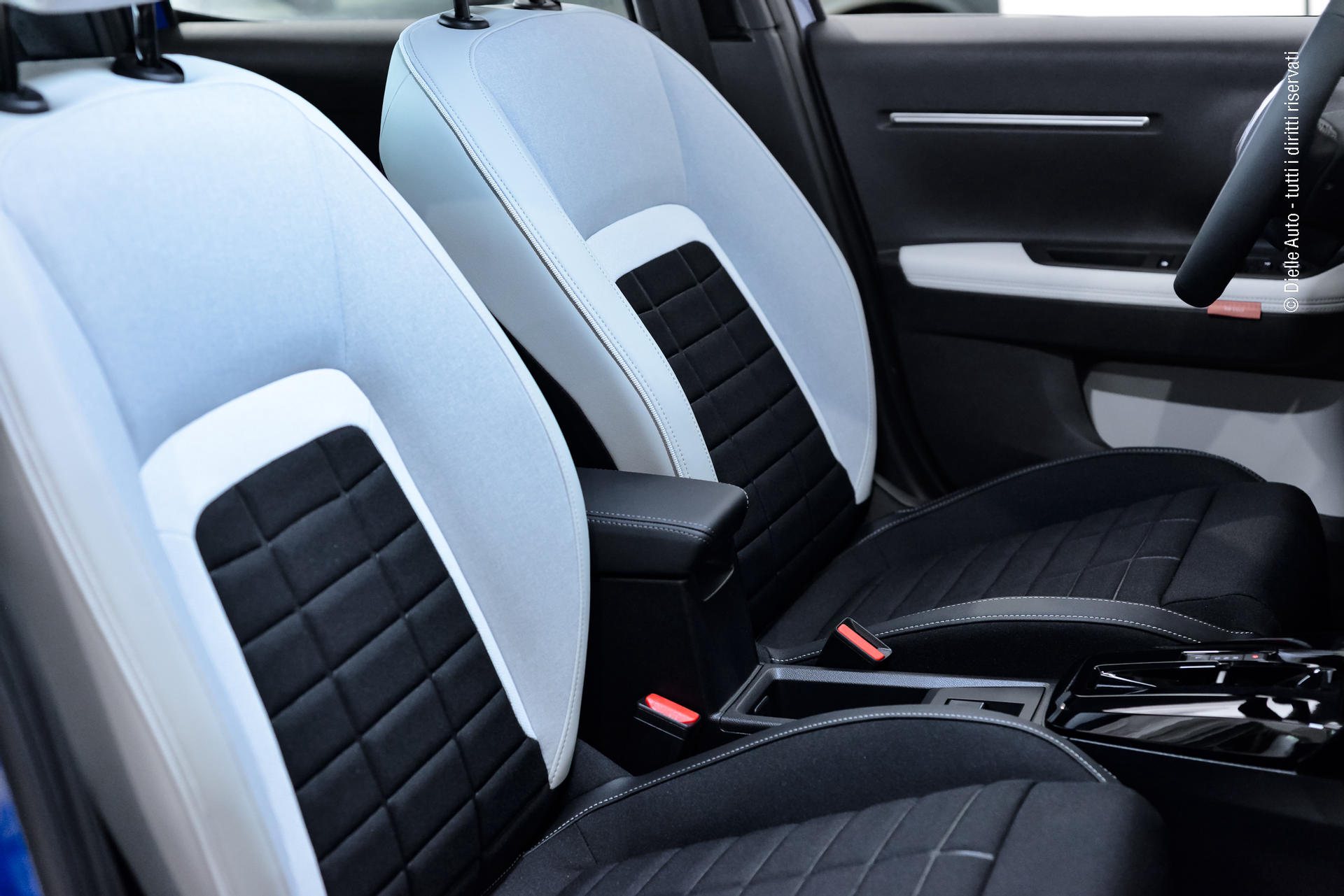 Citroen C3 1.2 hybrid Plus 110cv edcs6 *WINTER PACK*