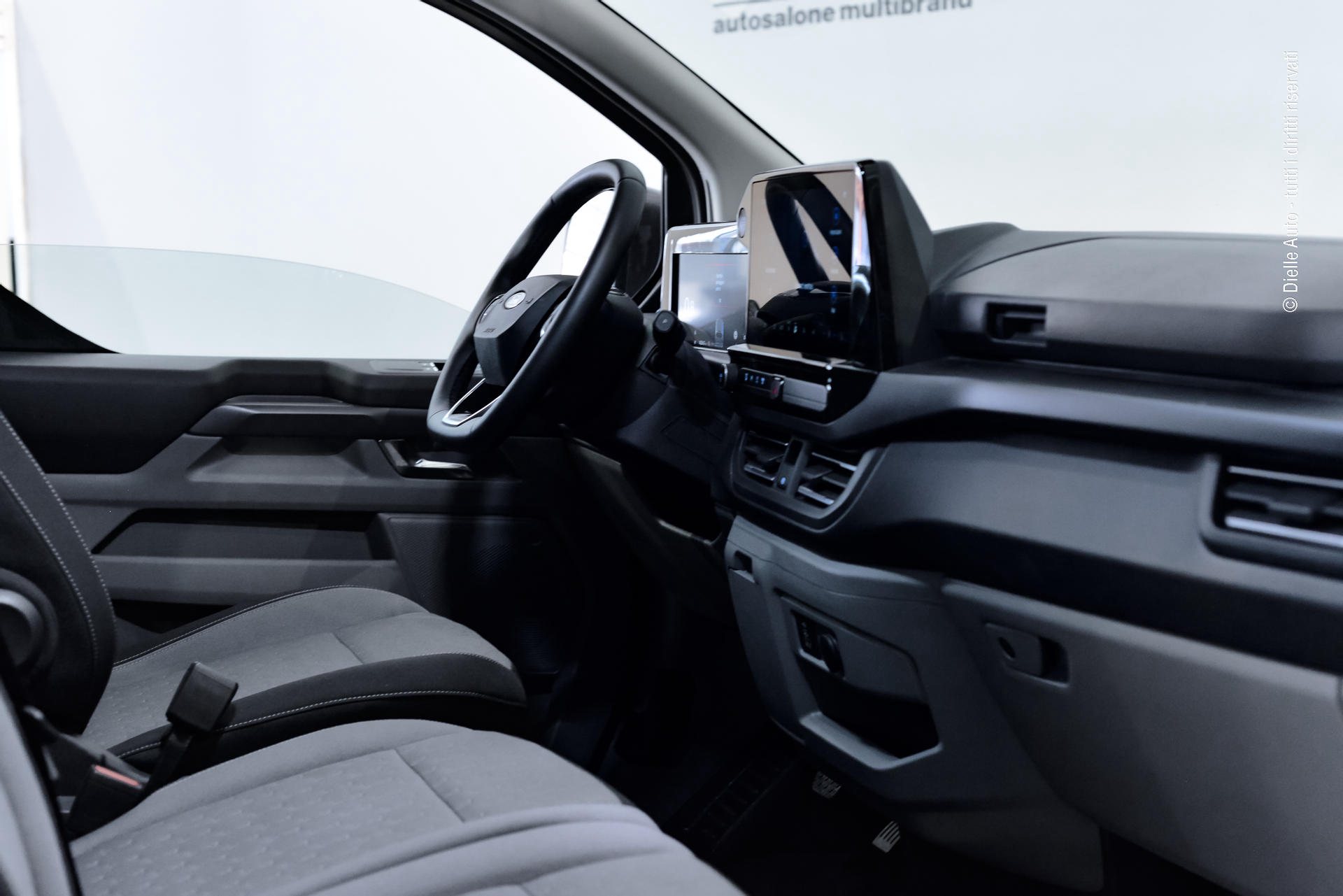 Ford tourneo custom 320 2.0 ecoblue 170cv Titanium L2H1 A8 + winter pack