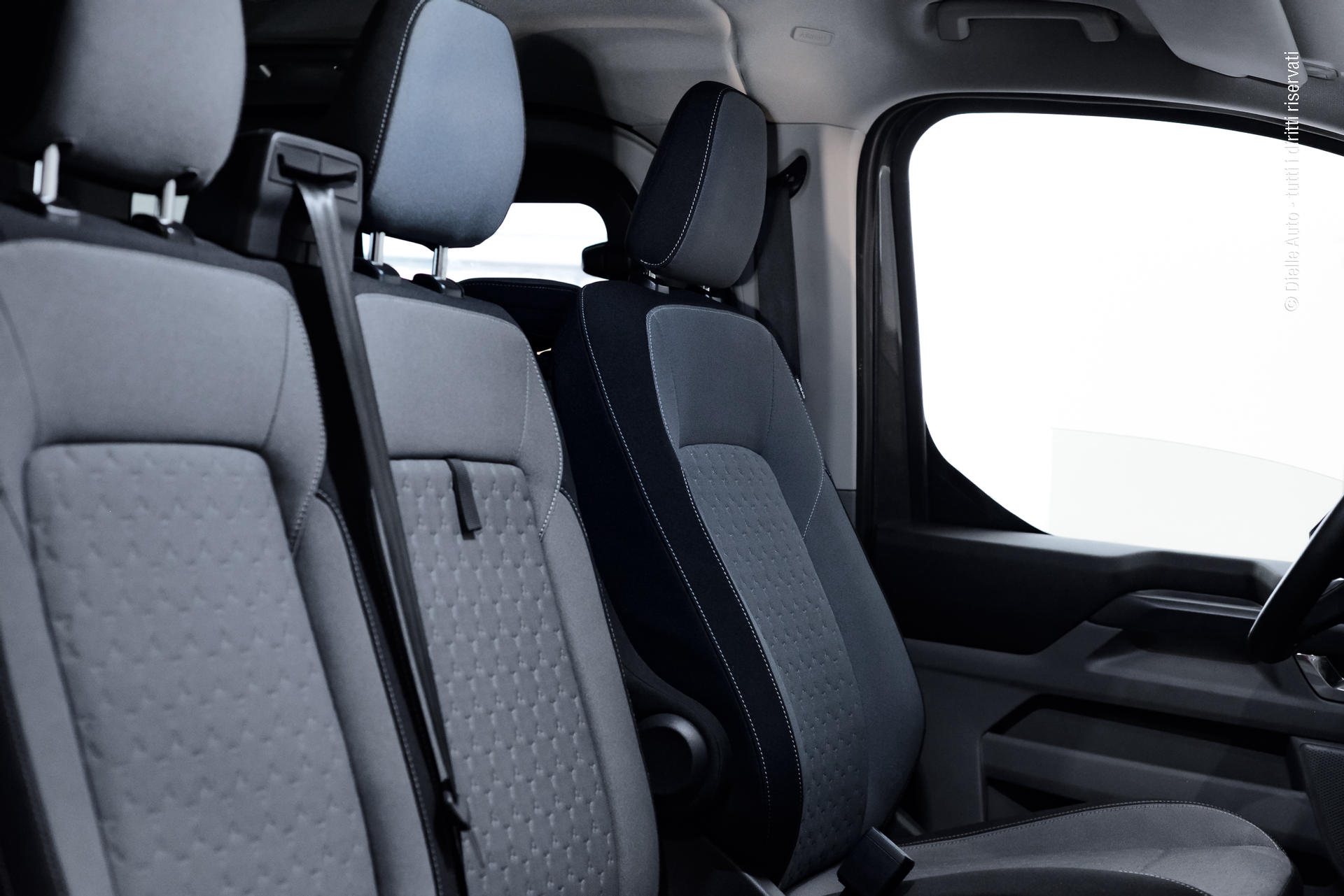 Ford tourneo custom 320 2.0 ecoblue 170cv Titanium L2H1 A8 + winter pack