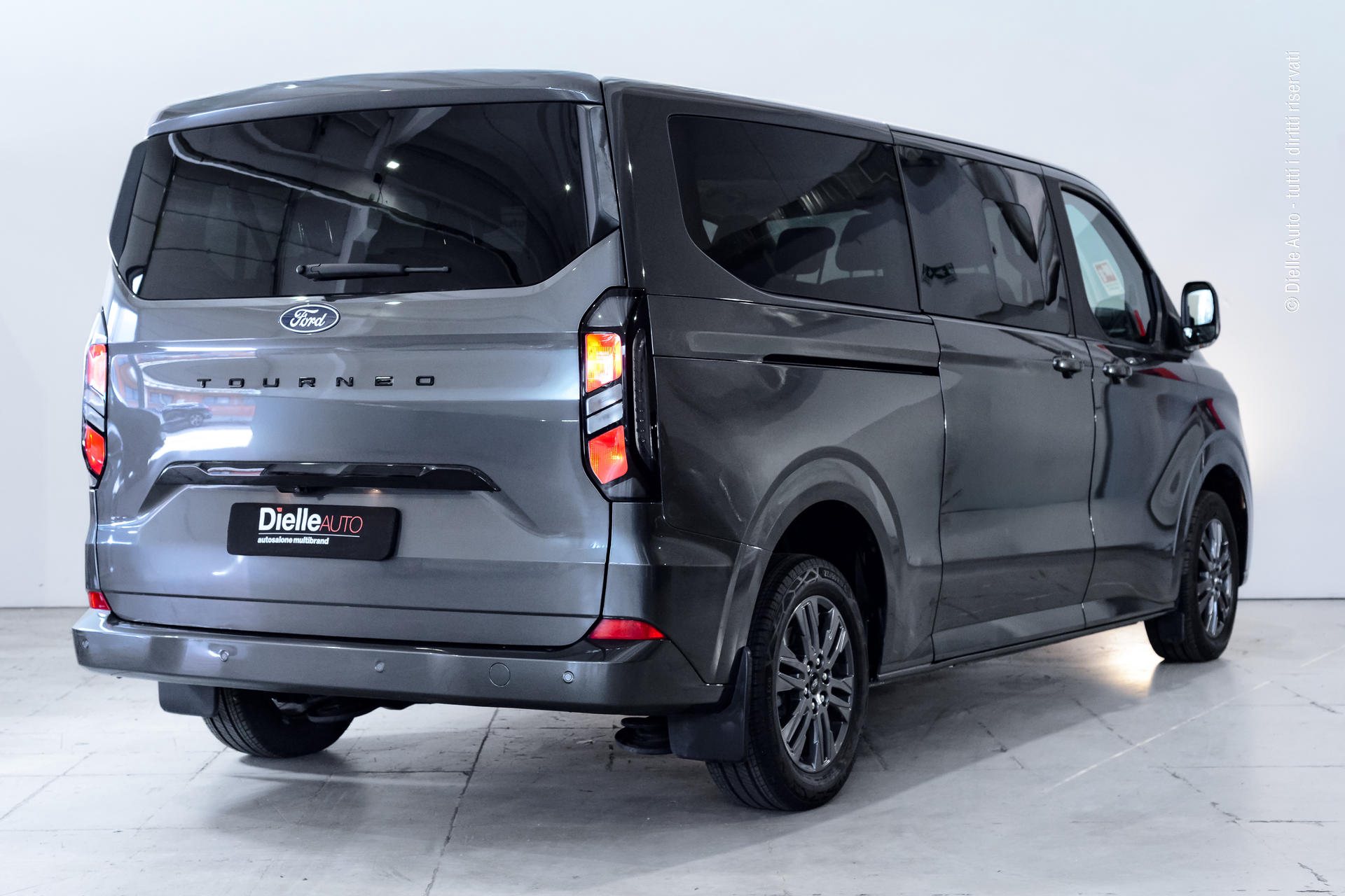 Ford tourneo custom 320 2.0 ecoblue 170cv Titanium L2H1 A8 + winter pack