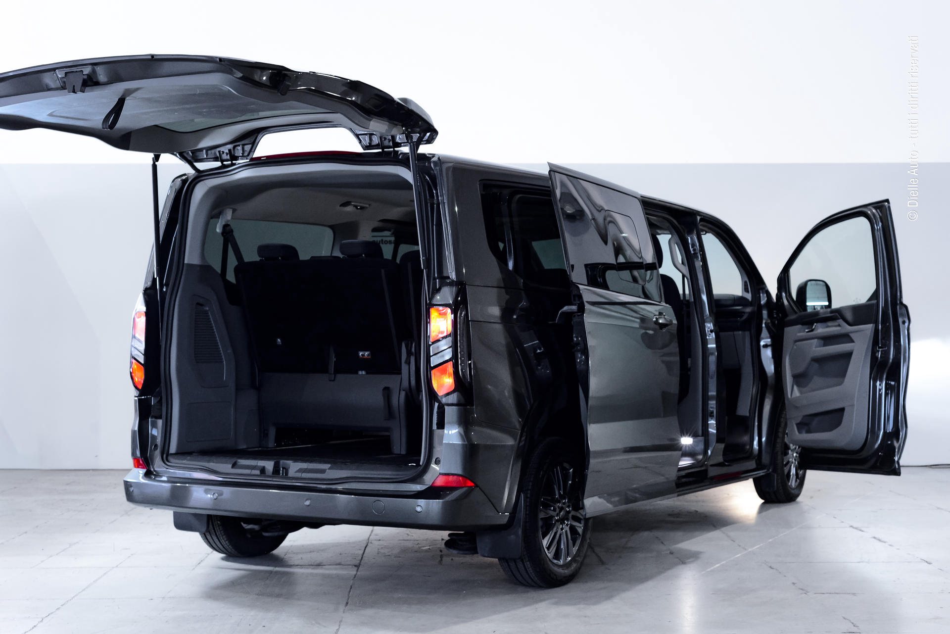 Ford tourneo custom 320 2.0 ecoblue 170cv Titanium L2H1 A8 + winter pack