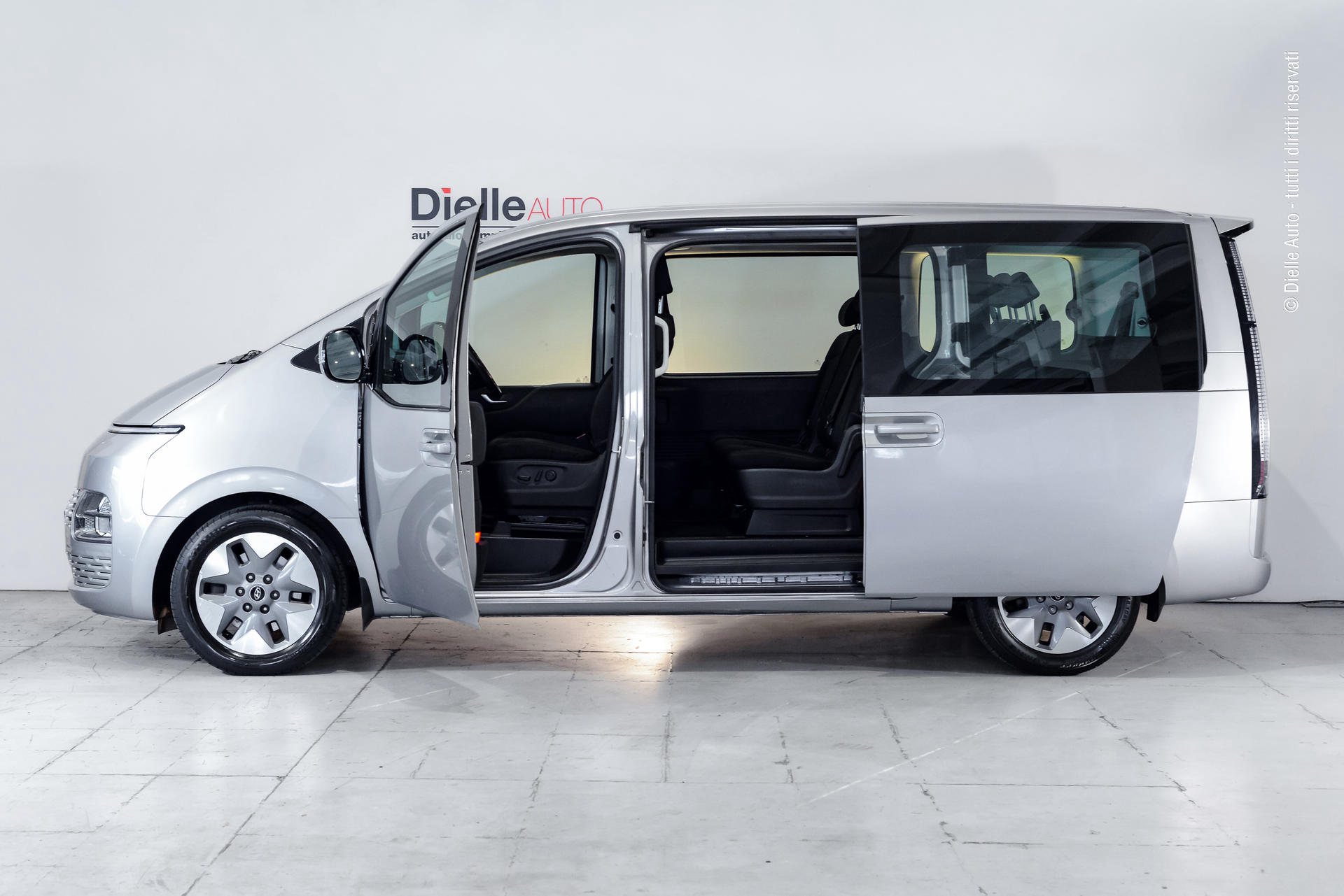 Hyundai Staria 2.2 Wagon awd auto 9 POSTI