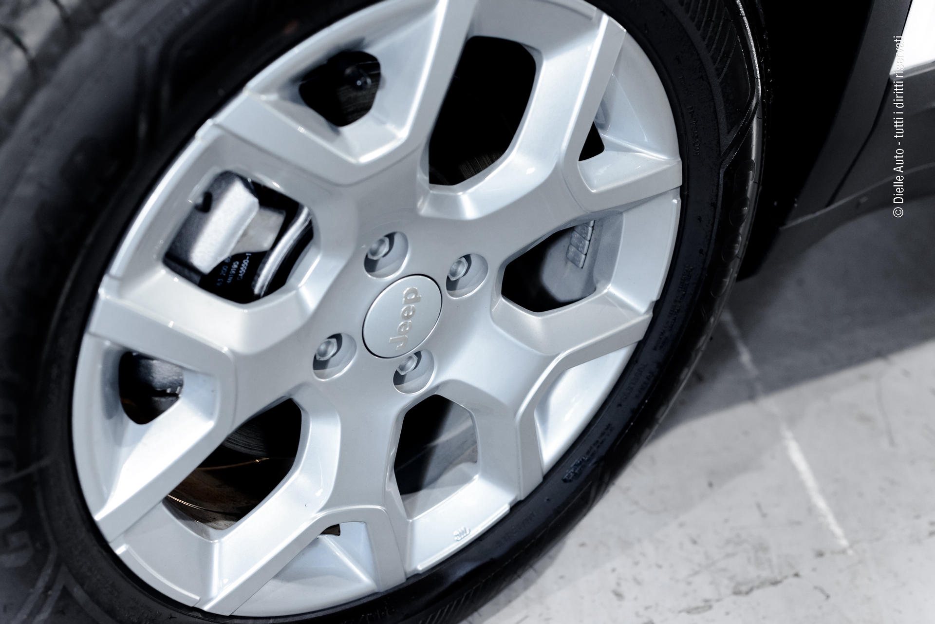 Jeep Avenger 1.2 turbo e-hybrid mhev Altitude fwd 110cv edct6