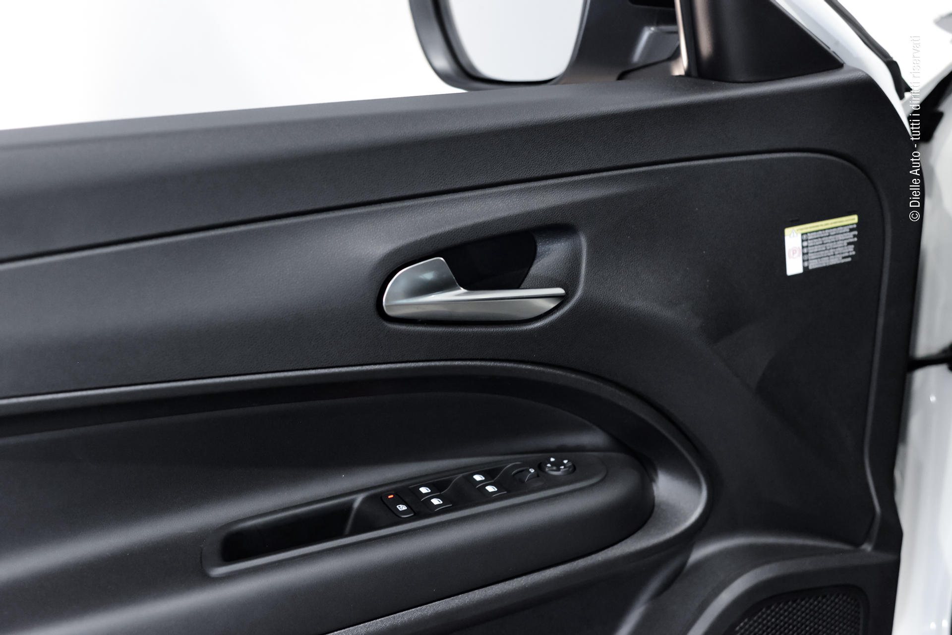 Jeep Avenger 1.2 turbo e-hybrid mhev Altitude fwd 110cv edct6