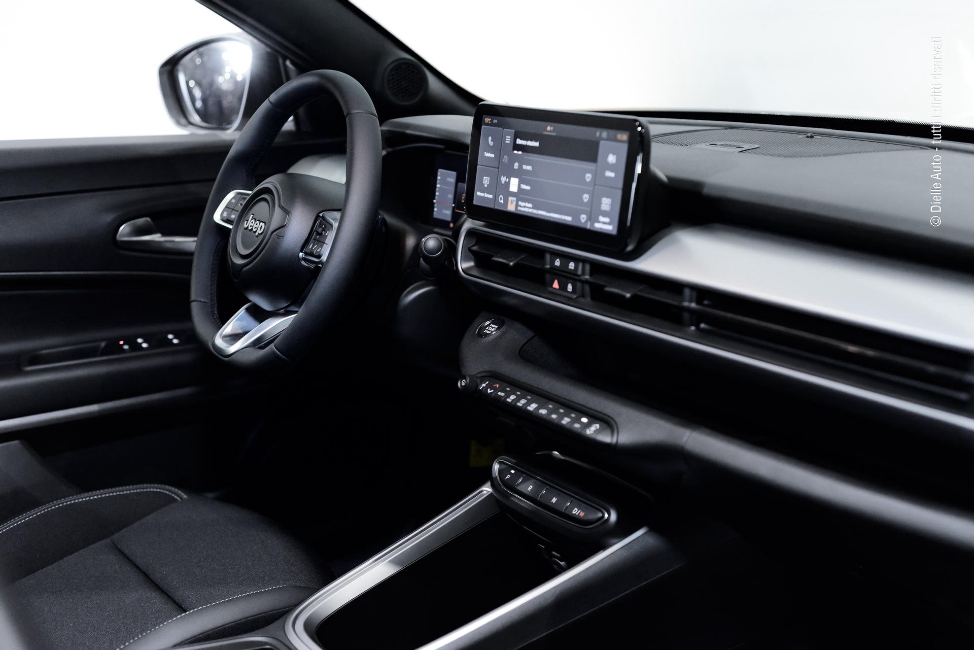 Jeep Avenger 1.2 turbo e-hybrid mhev Altitude fwd 110cv edct6