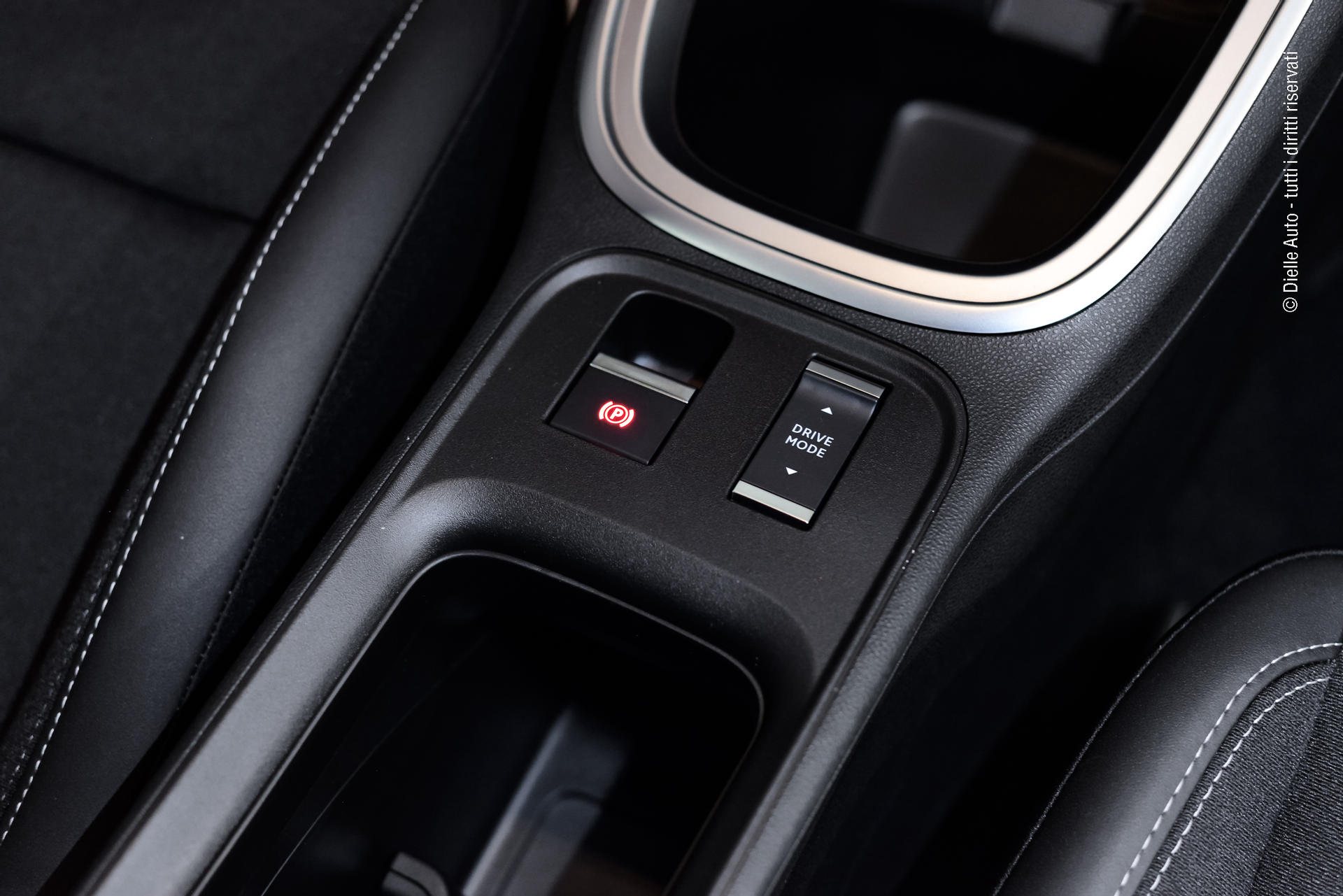 Jeep Avenger 1.2 turbo e-hybrid mhev Altitude fwd 110cv edct6