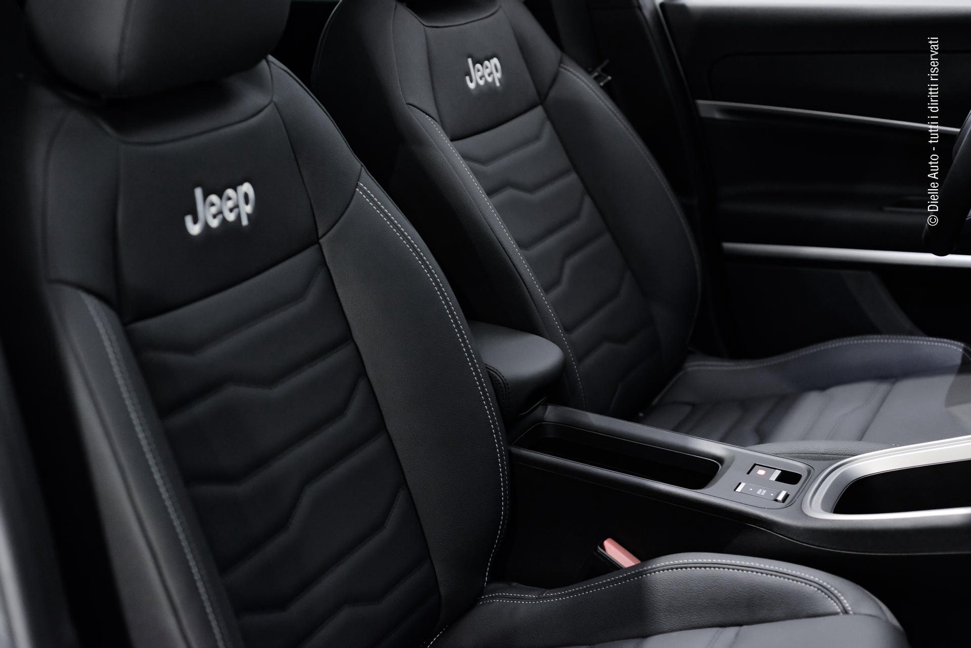 Jeep Avenger 1.2 turbo e-hybrid mhev Summit fwd 110cv edct6 *TETTO APRIBILE*