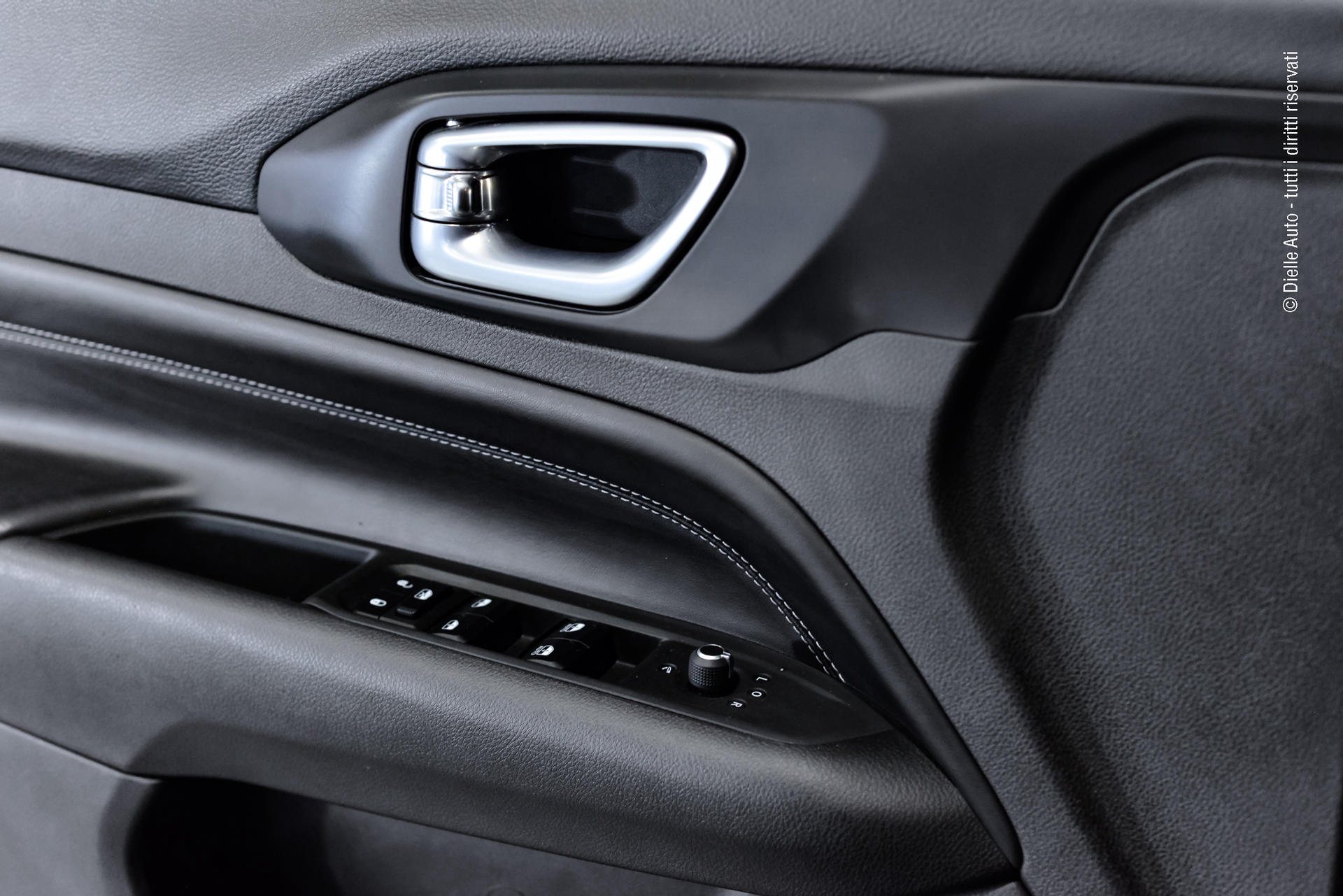 Jeep JEEP COMPASS 1.3 TURBO T4 PHEV LIMITED 4xe AUTO - AUTOCARRO N1 5 POSTI - 