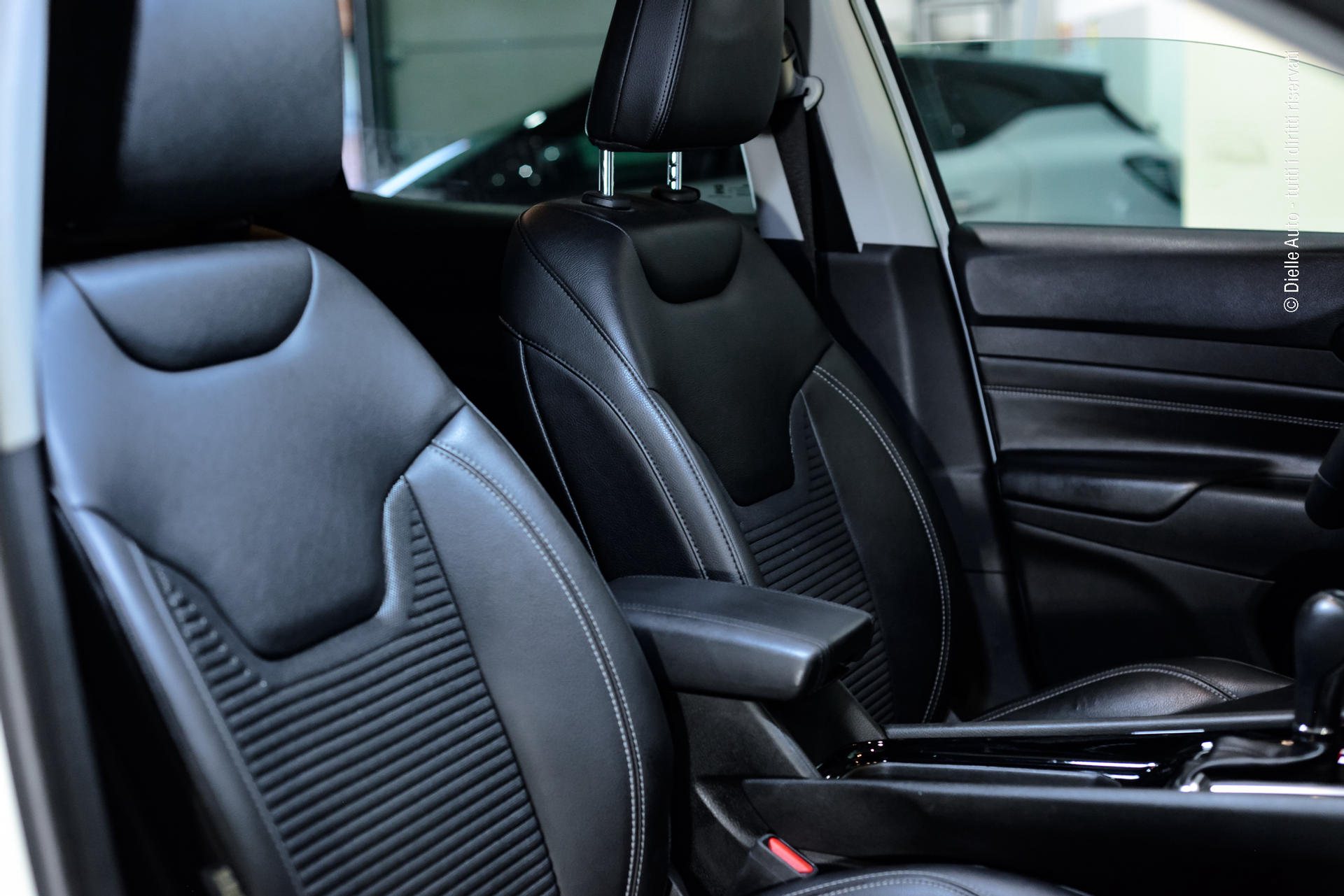 Jeep Compass 1.3 turbo t4 phev Limited 4xe autocarro N1 5 posti