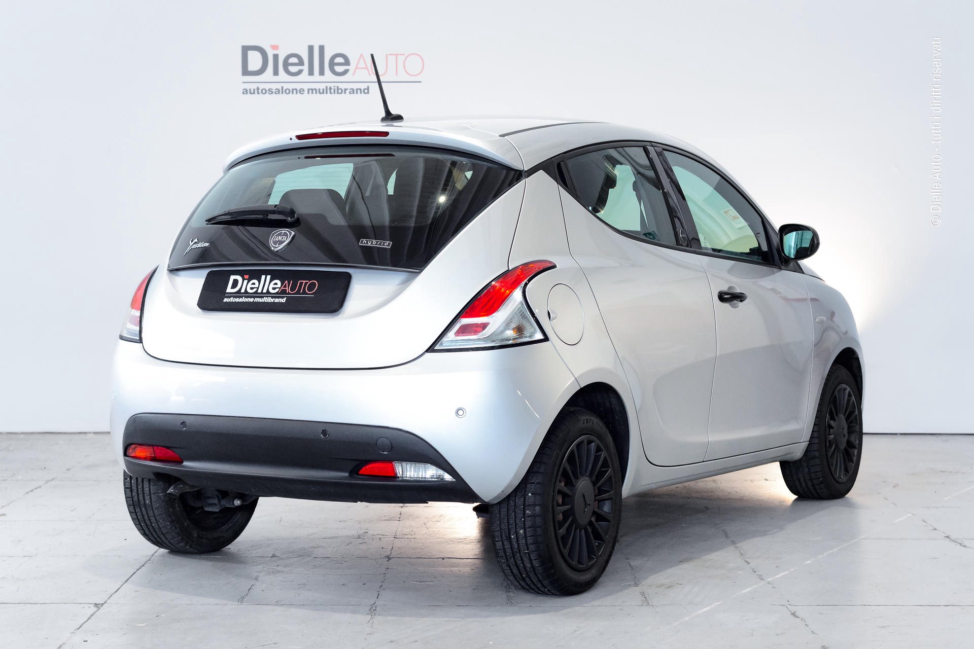 Lancia Ypsilon 1.0 firefly hybrid Silver s&s 70cv