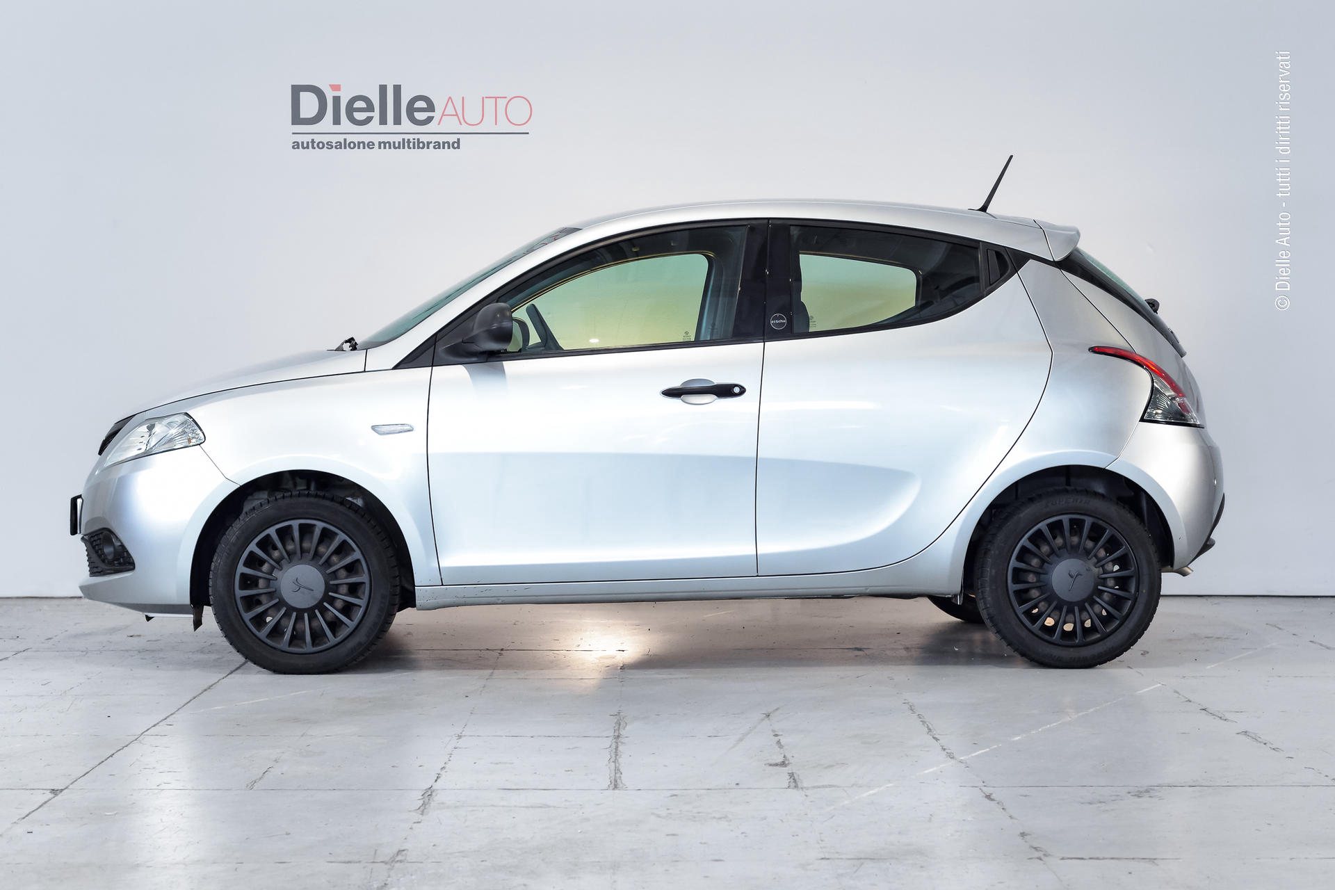 Lancia Ypsilon 1.0 firefly hybrid Silver s&s 70cv