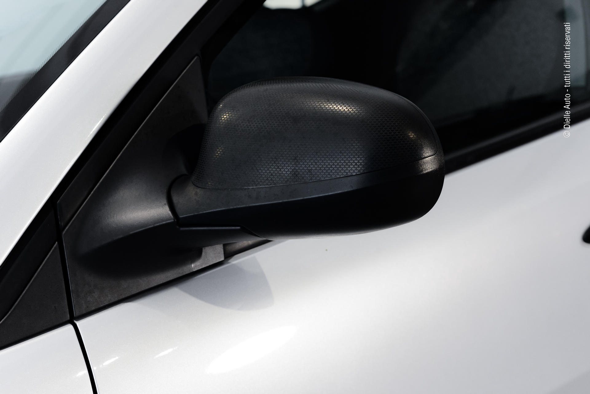 Lancia Ypsilon 1.0 firefly hybrid Silver s&s 70cv