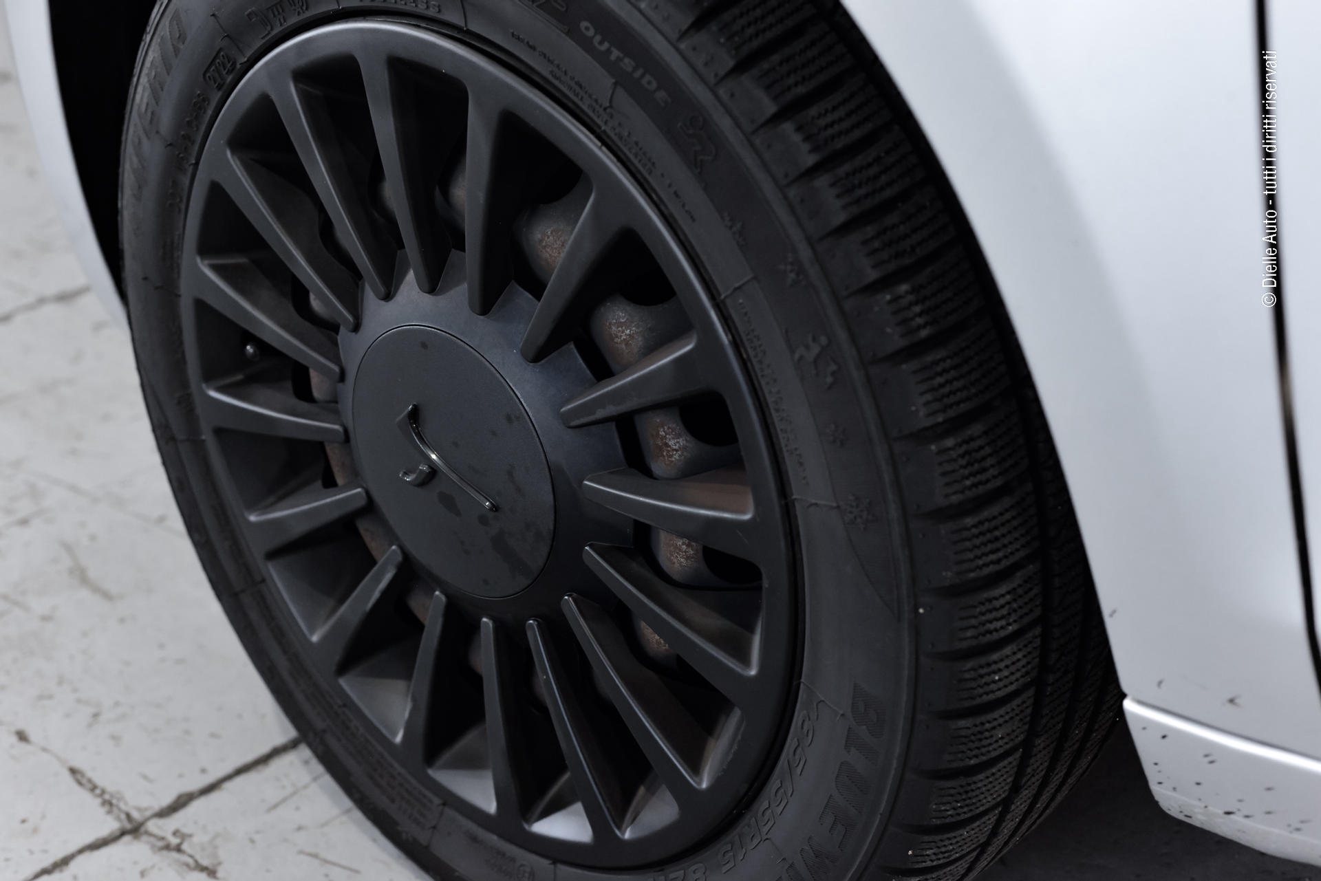 Lancia Ypsilon 1.0 firefly hybrid Silver s&s 70cv