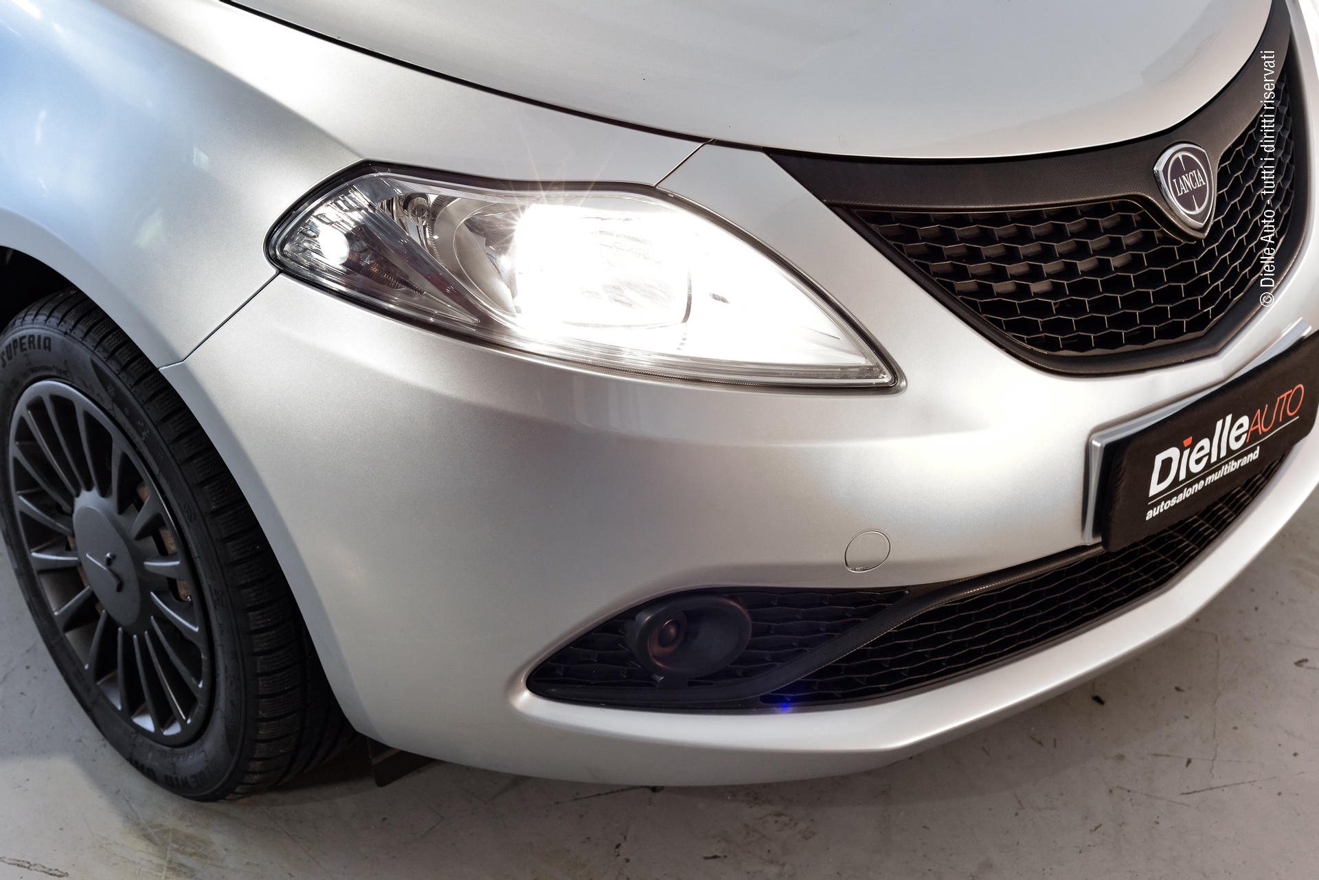 Lancia Ypsilon 1.0 firefly hybrid Silver s&s 70cv
