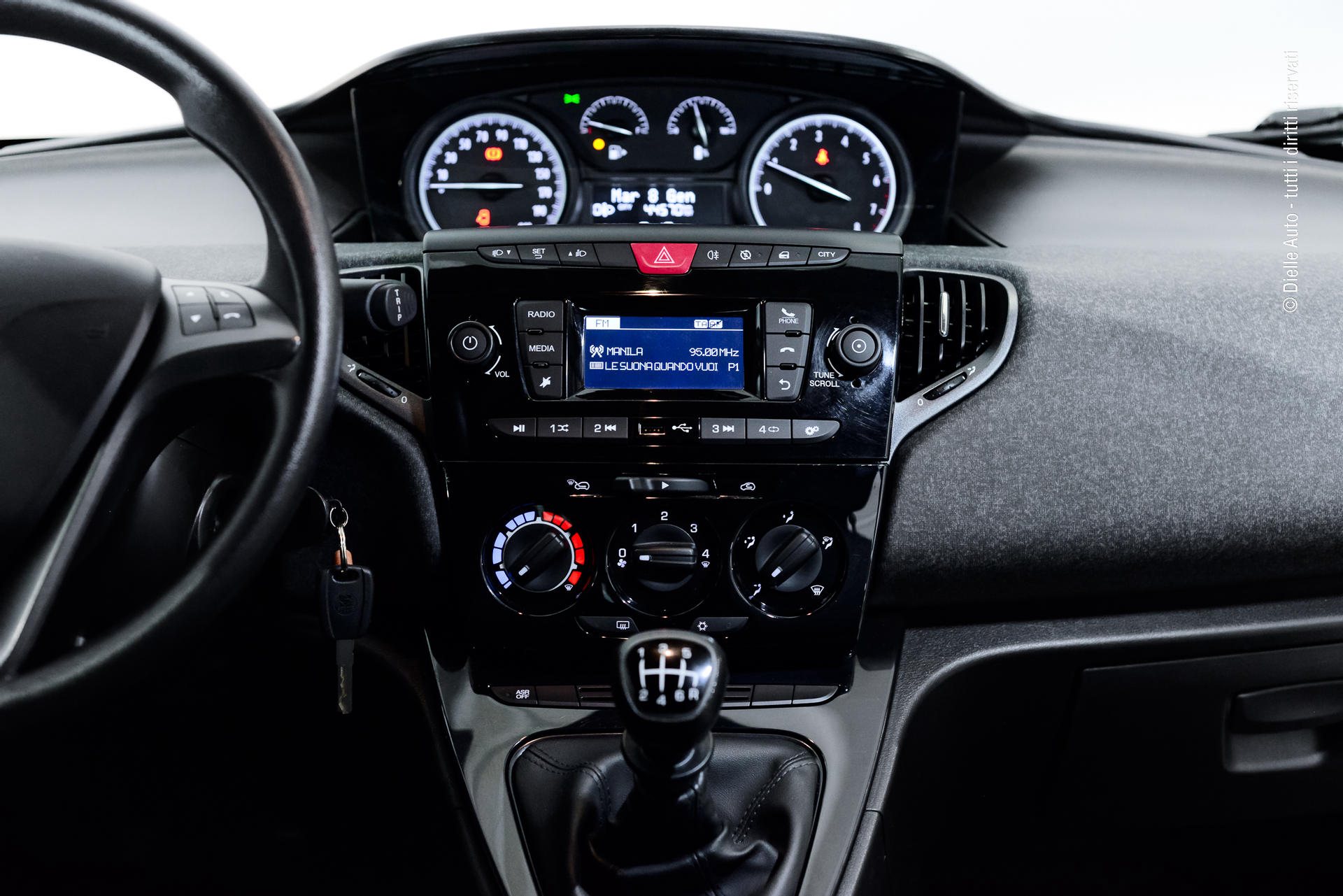 Lancia Ypsilon 1.0 firefly hybrid Silver s&s 70cv