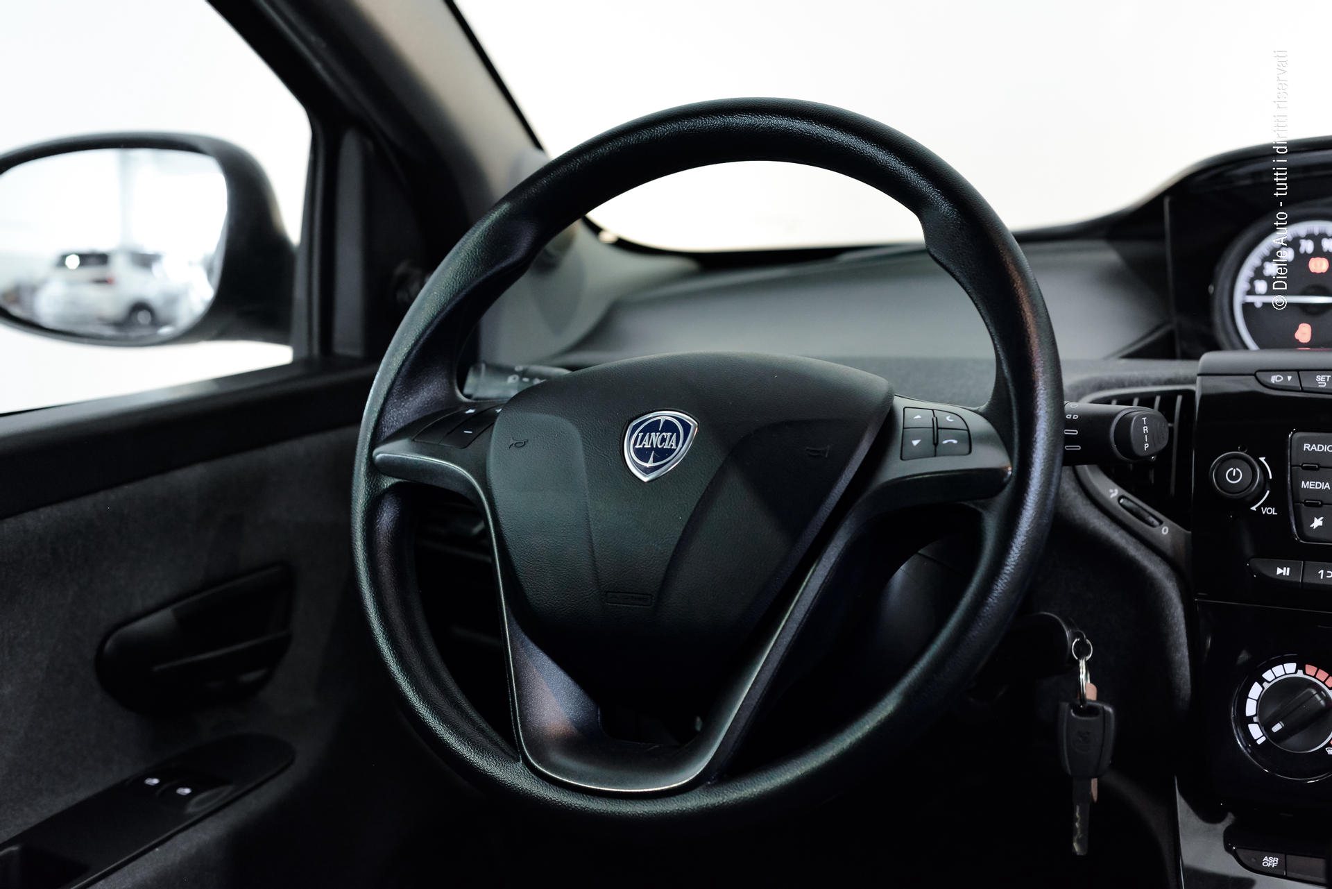 Lancia Ypsilon 1.0 firefly hybrid Silver s&s 70cv