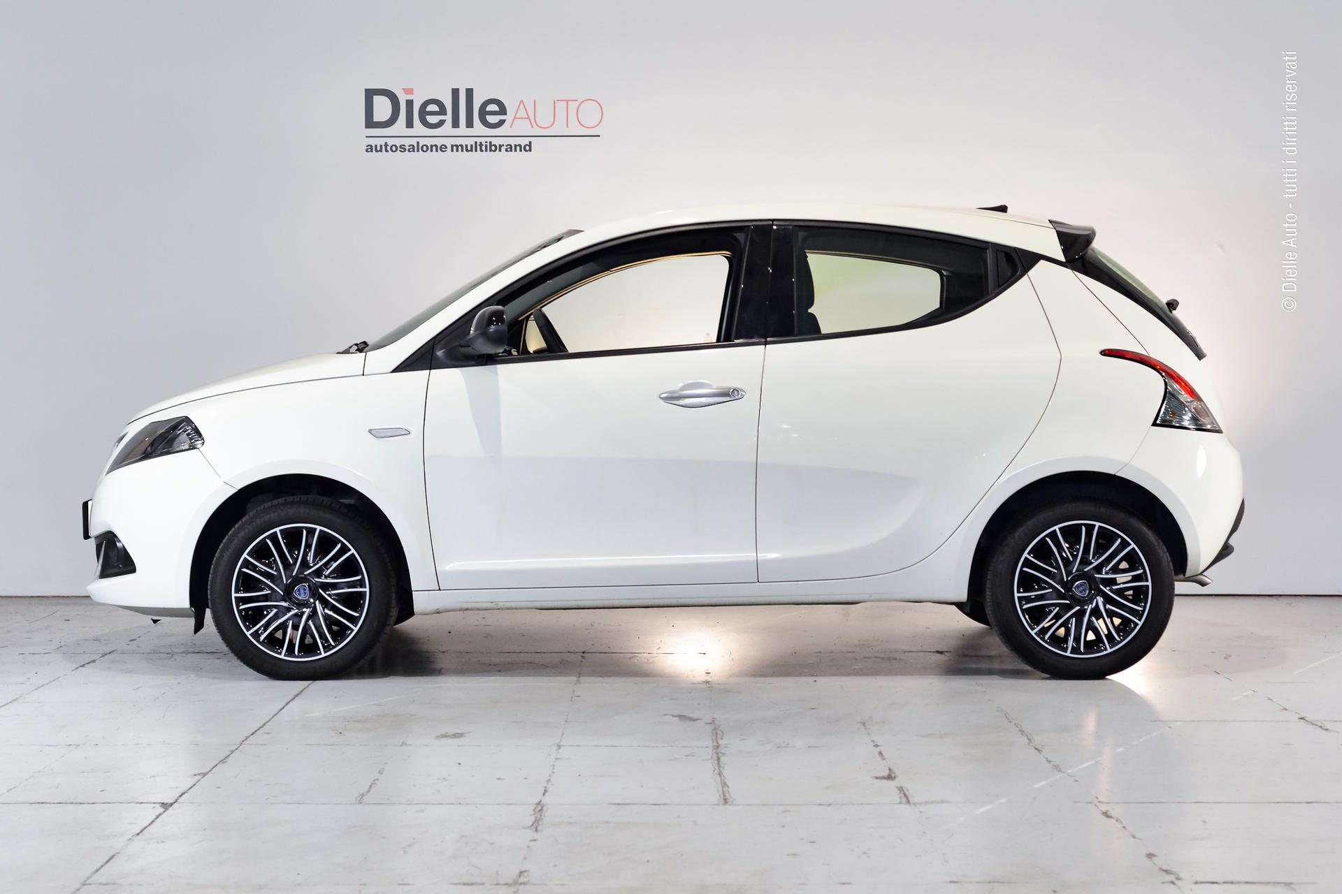 Lancia Ypsilon 1.0 firefly hybrid Gold s&s 70cv