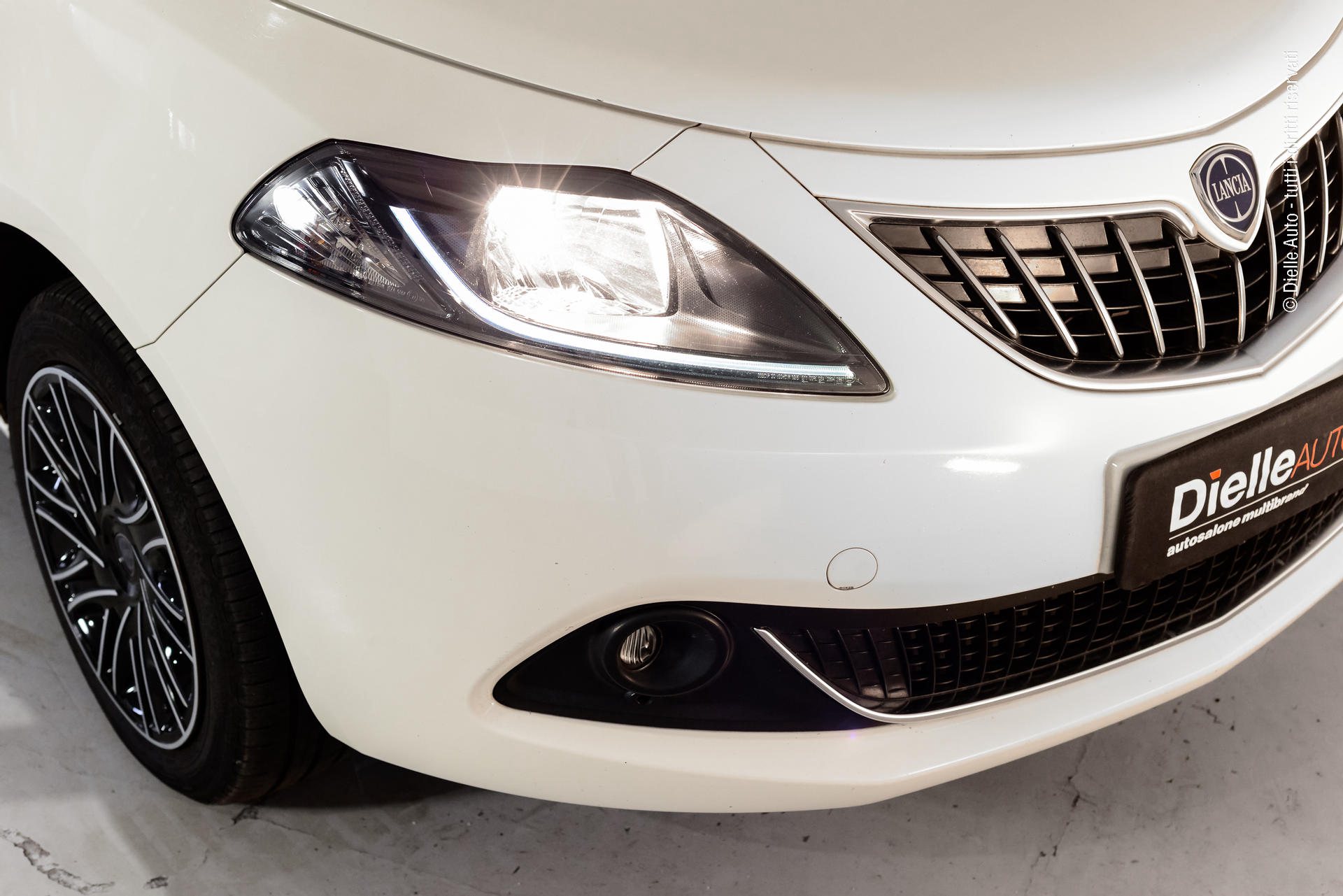 Lancia Ypsilon 1.0 firefly hybrid Gold s&s 70cv