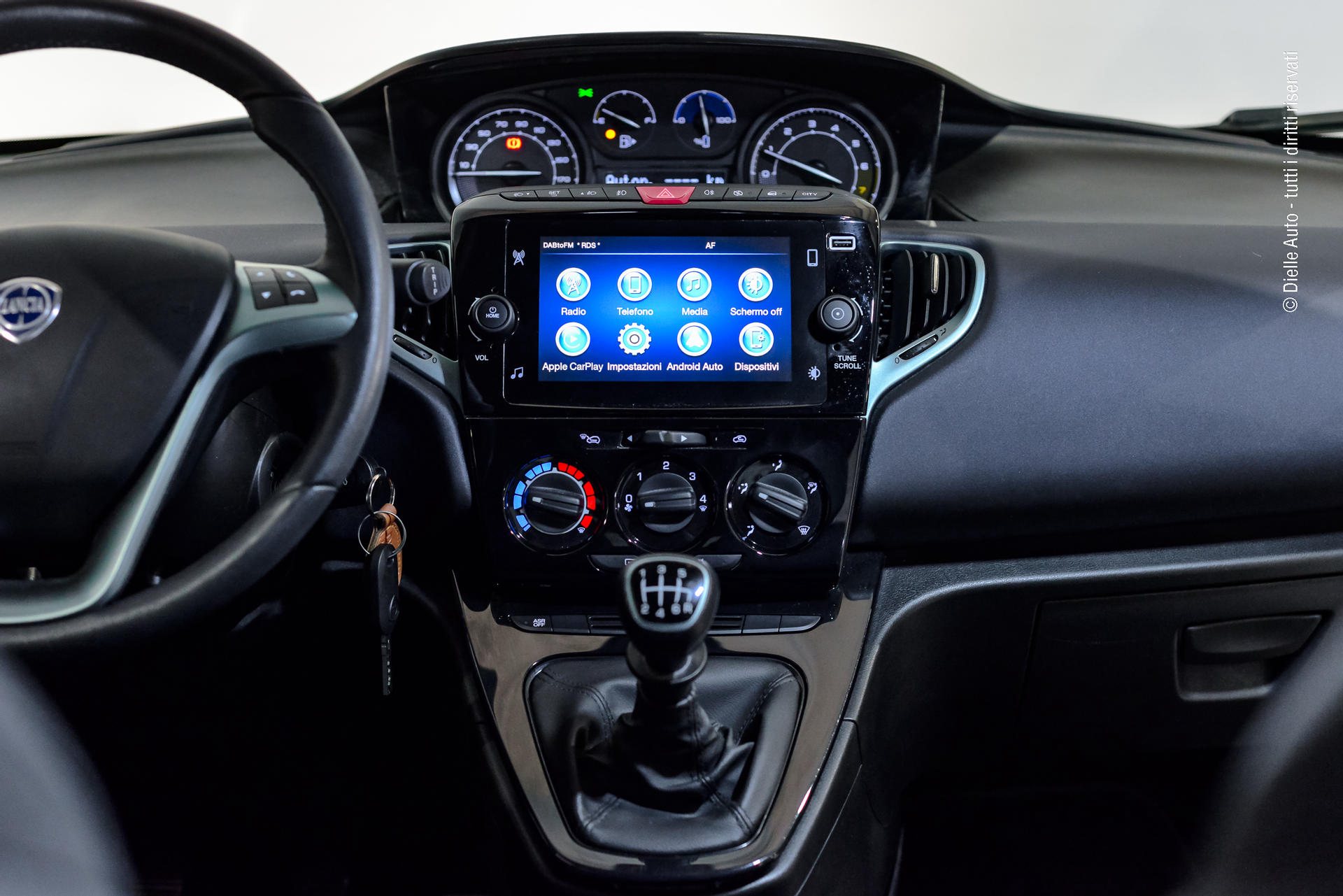 Lancia Ypsilon 1.0 firefly hybrid Gold s&s 70cv