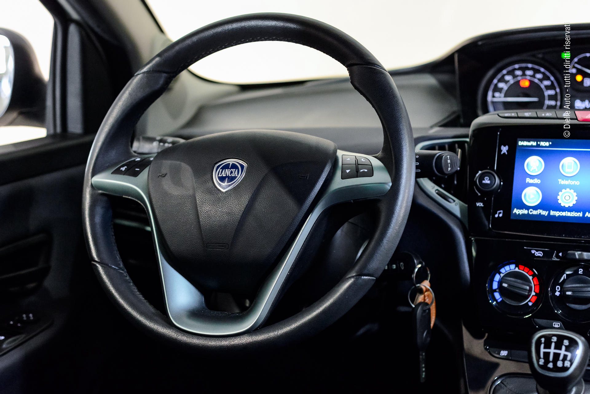 Lancia Ypsilon 1.0 firefly hybrid Gold s&s 70cv