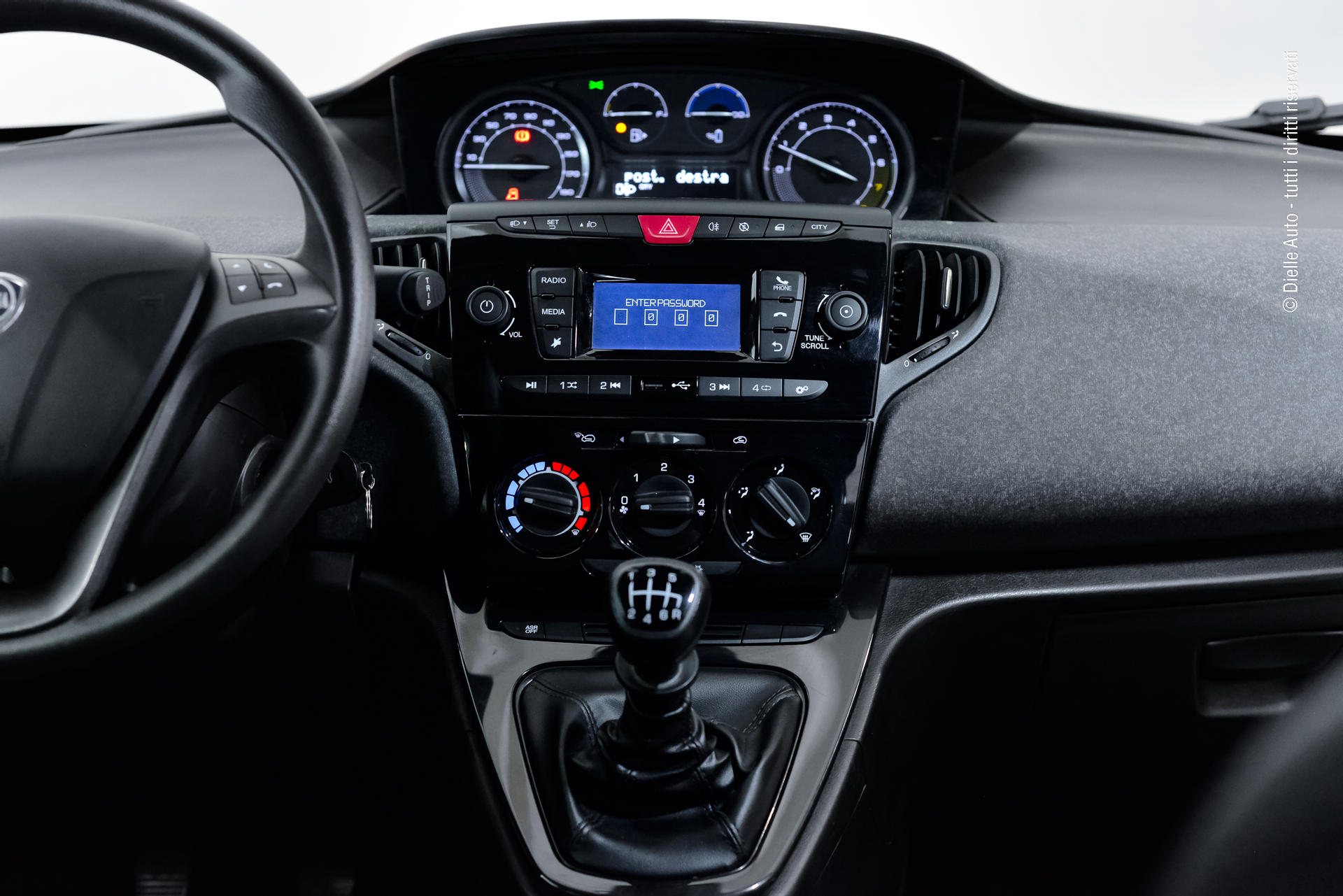 Lancia Ypsilon 1.0 firefly hybrid Silver s&s 70cv