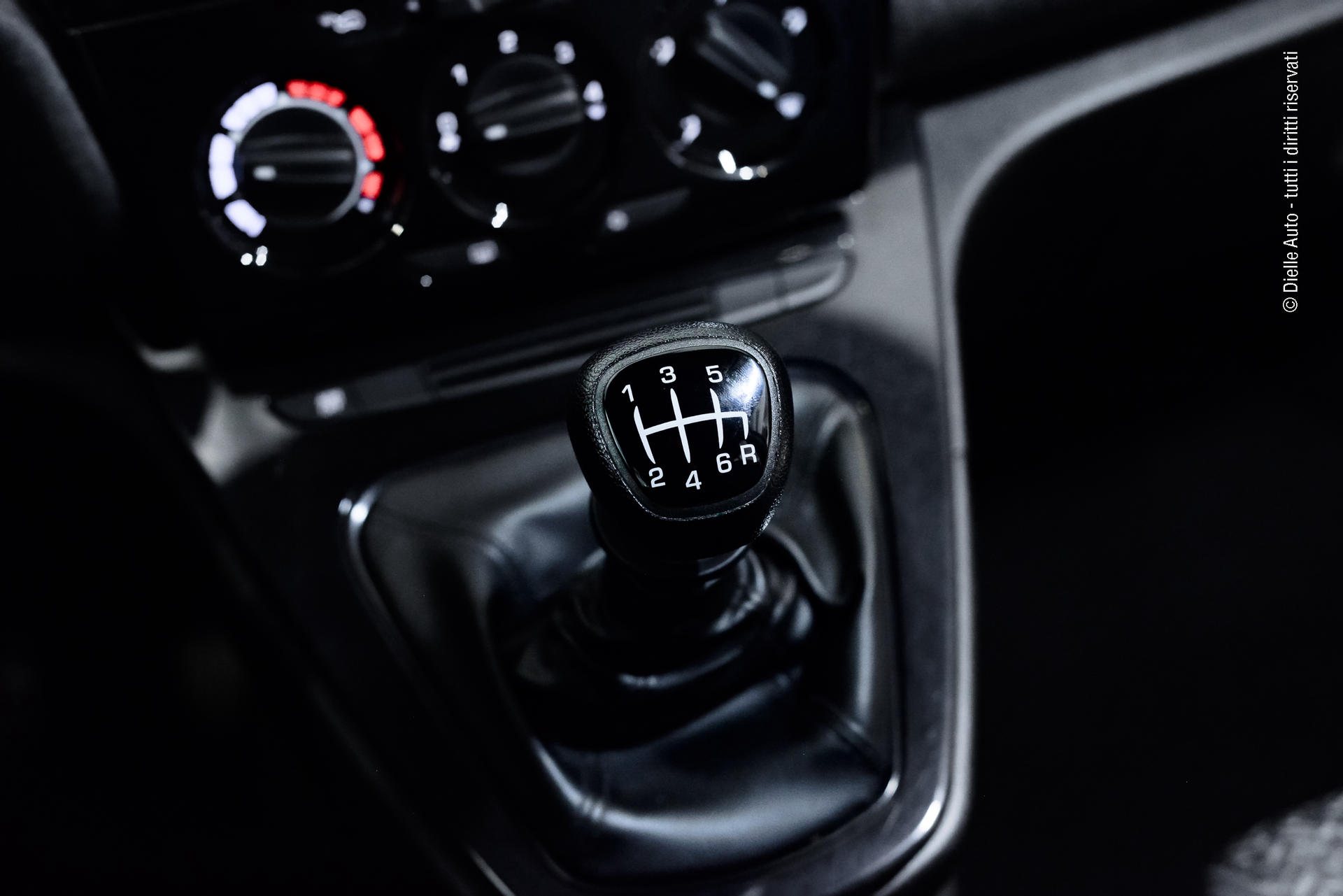 Lancia Ypsilon 1.0 firefly hybrid Silver s&s 70cv