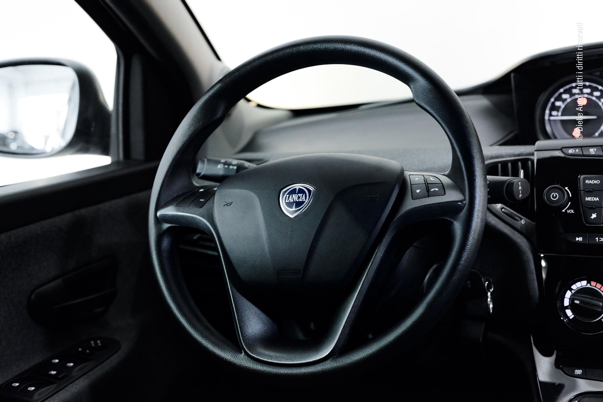 Lancia Ypsilon 1.0 firefly hybrid Silver s&s 70cv